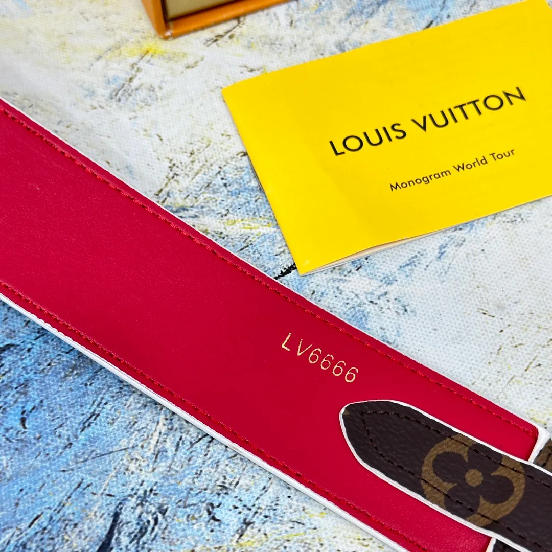 💰96 💎Top original super versatile MONOGRAM shoulder strap J02330 is made of Monogram canvas fabric and lined with stunning Rose Poudre Nappa leather. This shoulder strap is the best choice for creating a personal Louis Vuitton bag. Novel and versatile: super practical spring buckle design, easy to connect and remove. 90.0 x 4.0 x 0.2 cm (Length x Height x Width) - Monogram coated canvas - Nappa leather lining - Gold-tone hardware - 2 spring buckles - 2 Moroccan leather loops