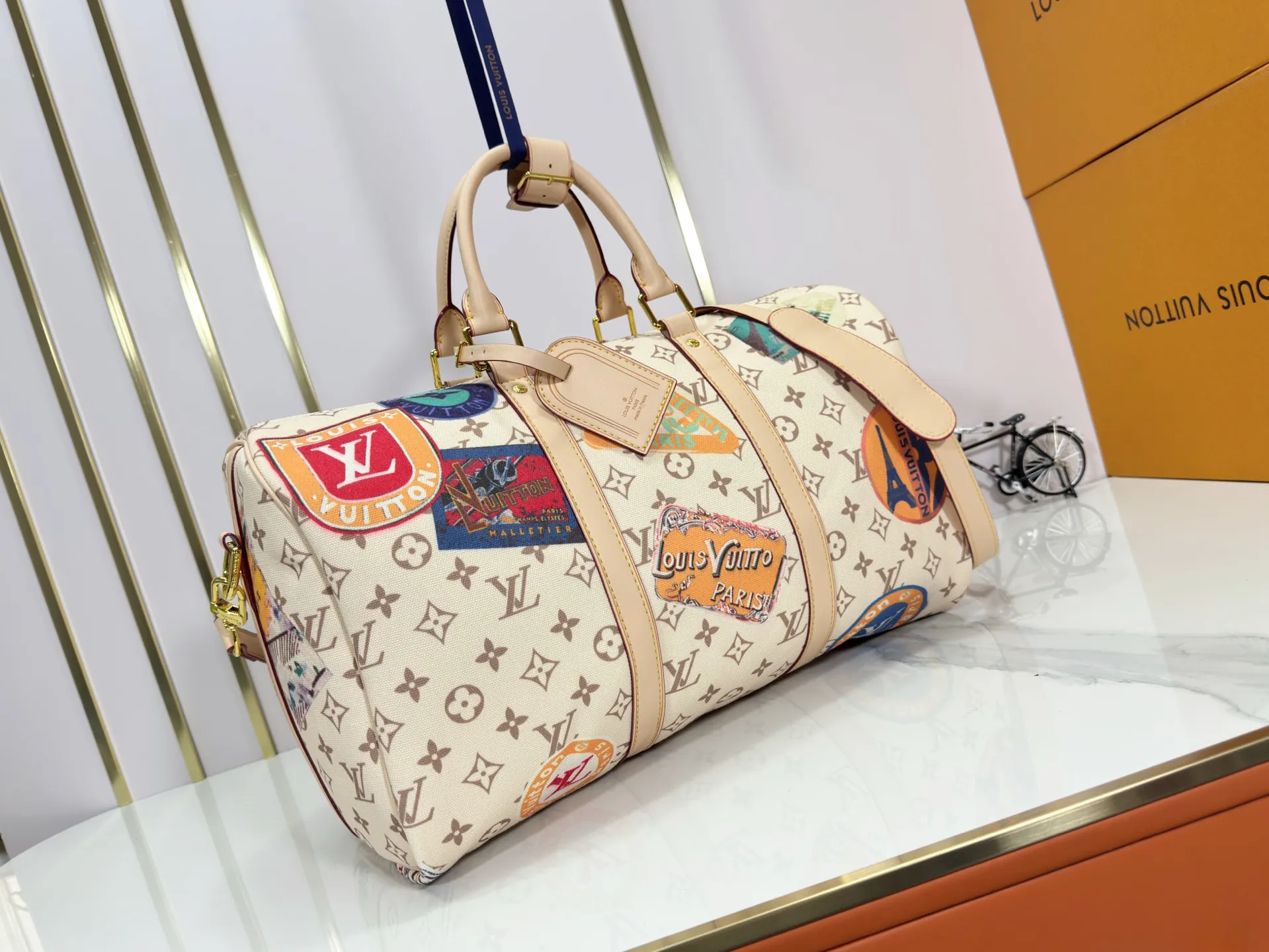 P360M41418 M14736 This model is "Kipol 45" sewn with a single canvas. The Louis Vuitton travel sticker pack creates a gorgeous vibe and is perfect for any traveler. The leather trimming that further enhances the retro-style charm is also attractive. The optional carry-on bag (which varies by airline and device used) features two top handles and removable and adjustable shoulder straps for multiple carrying options.  45,0