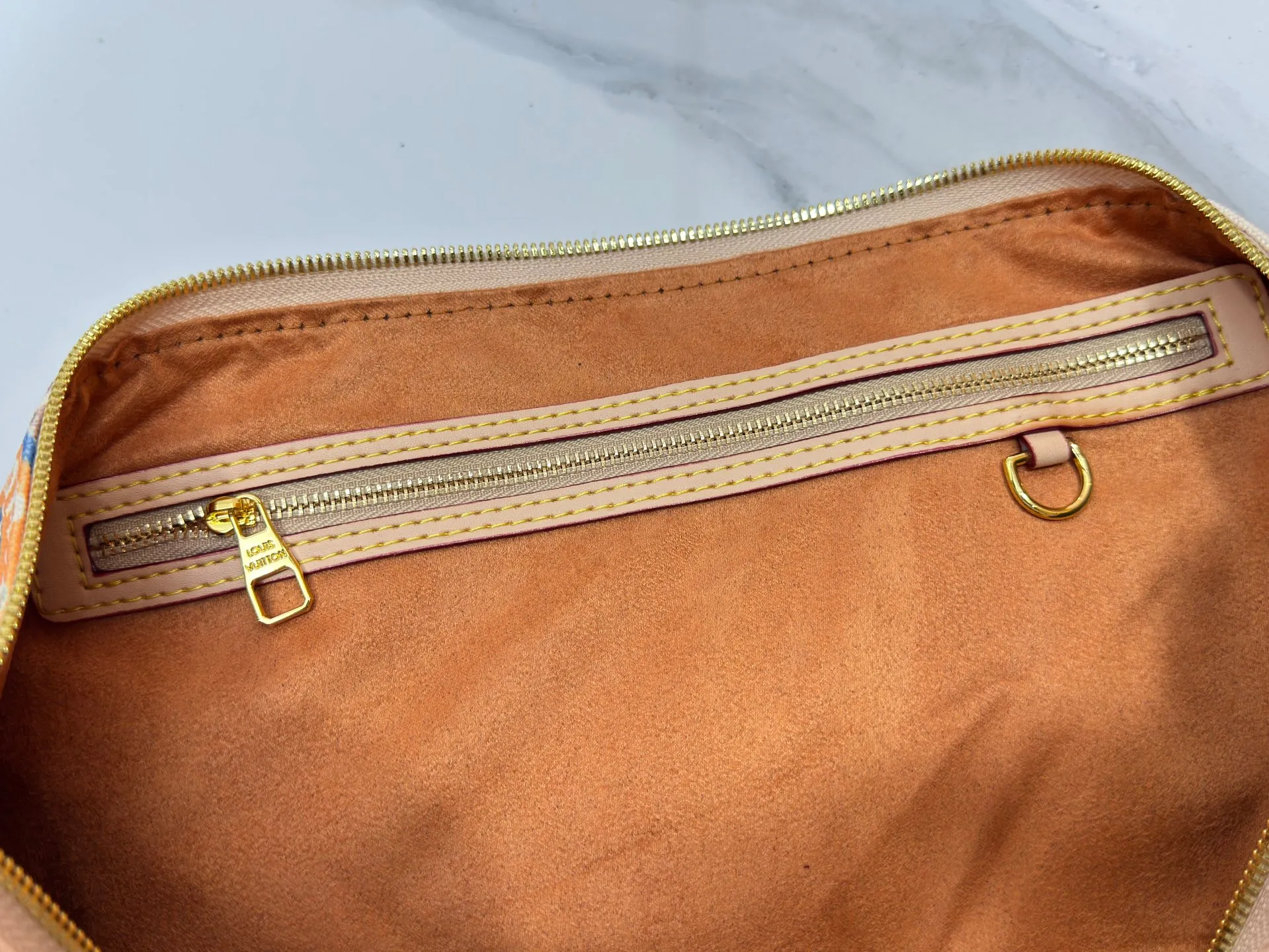 P360M41418 M14736 This model is "Kipol 45" sewn with a single canvas. The Louis Vuitton travel sticker pack creates a gorgeous vibe and is perfect for any traveler. The leather trimming that further enhances the retro-style charm is also attractive. The optional carry-on bag (which varies by airline and device used) features two top handles and removable and adjustable shoulder straps for multiple carrying options.  45,0