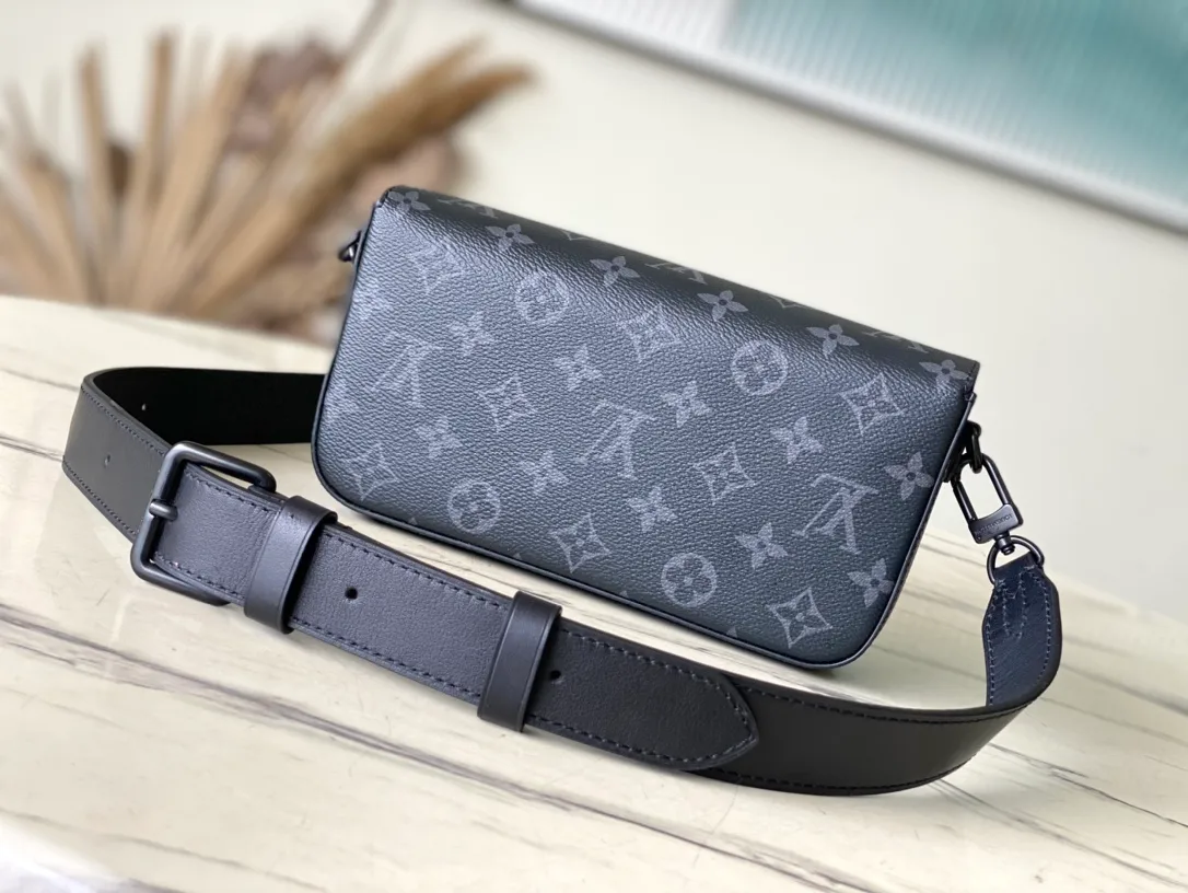 💰900 Top Original Order M83567 Black Flower This model: The Montsouris Jm mini handbag draws inspiration from the 1994 Montsouris handbag. It is made of Monogram Eclipse canvas to present a slender configuration, and the iconic buckle on the front is equipped with a magnetic buckle. It has multiple interior pockets and compartments, and a detachable and adjustable shoulder strap for easy shoulder or cross-body wear. Dimensions: 22 × 12 × 6 cm
