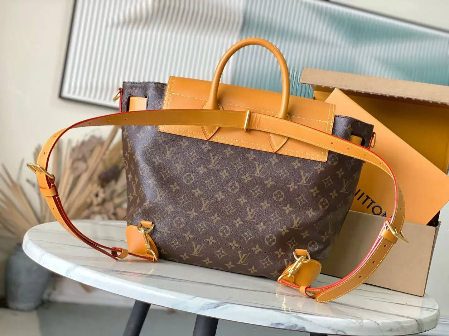 💰2200 Top original order M25989 This Steamer 30 handbag is made by Pharrel Williams and has an elegant design with Monogram canvas. The double outer pockets on the front highlight the workwear style, and the detachable shoulder strap and flap make it easy to carry cross-body, shoulder, hand or backpack. Dimensions: 33 × 32 × 14 cm