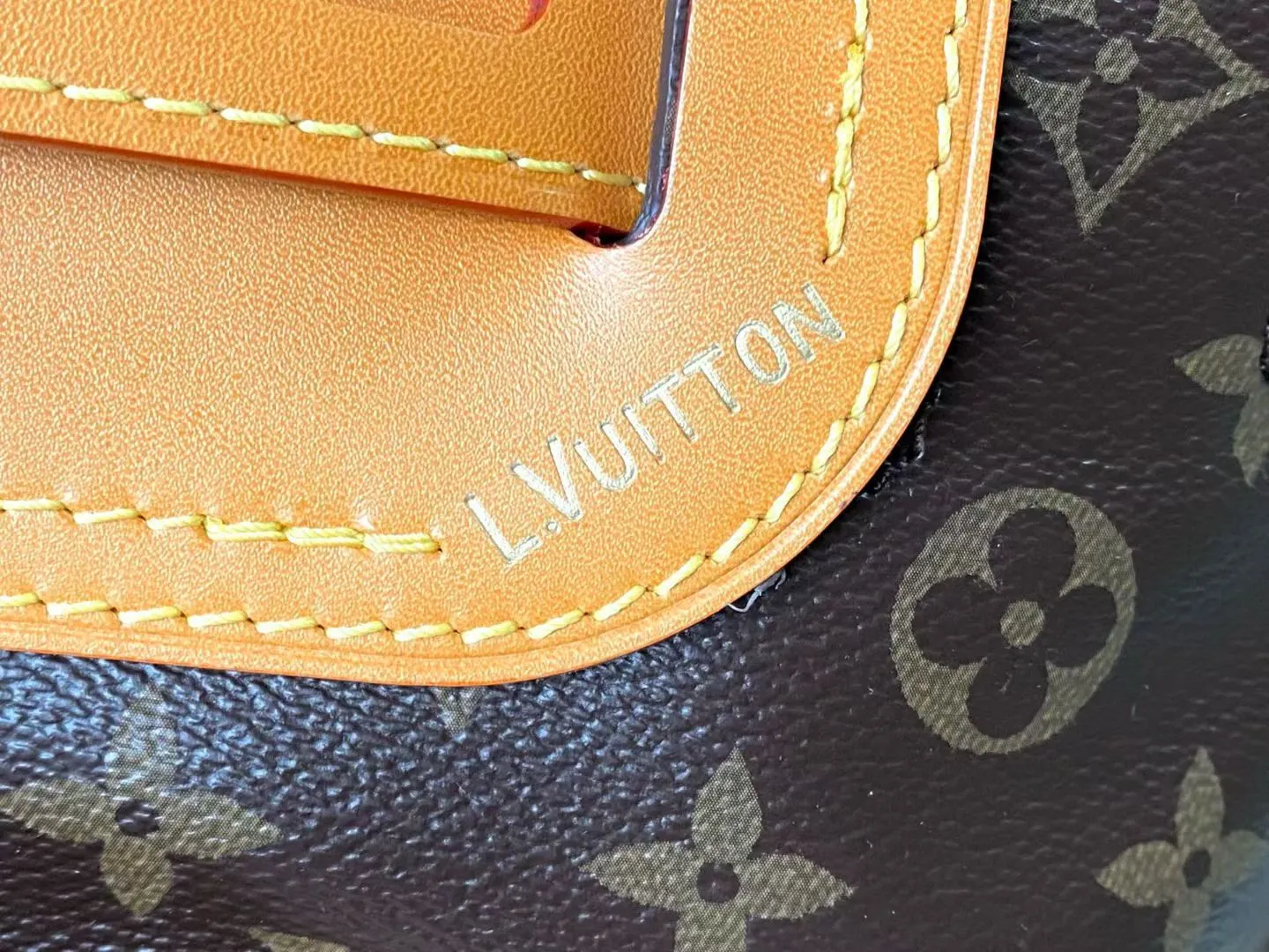 💰2200 Top original order M25989 This Steamer 30 handbag is made by Pharrel Williams and has an elegant design with Monogram canvas. The double outer pockets on the front highlight the workwear style, and the detachable shoulder strap and flap make it easy to carry cross-body, shoulder, hand or backpack. Dimensions: 33 × 32 × 14 cm