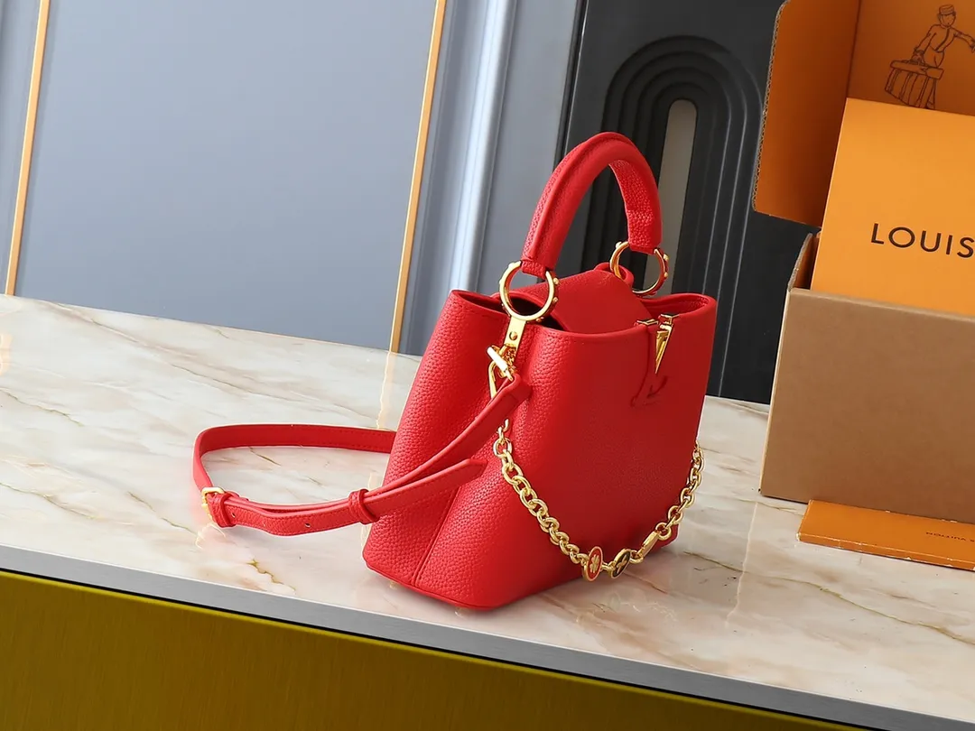 💰400💰Guangzhou goods Upgraded original M00014 M00013 M00015 [New size] This Capucines new size handbag shows soft beauty: Taurillon leather bag body with light-colored flap and top handle, enamel Monogram flower chain can also achieve a shoulder-carrying experience. Wear the slim leather strap to explore more styling possibilities. Dimensions 27 x 17.3 x 9 cm (length x height x width)