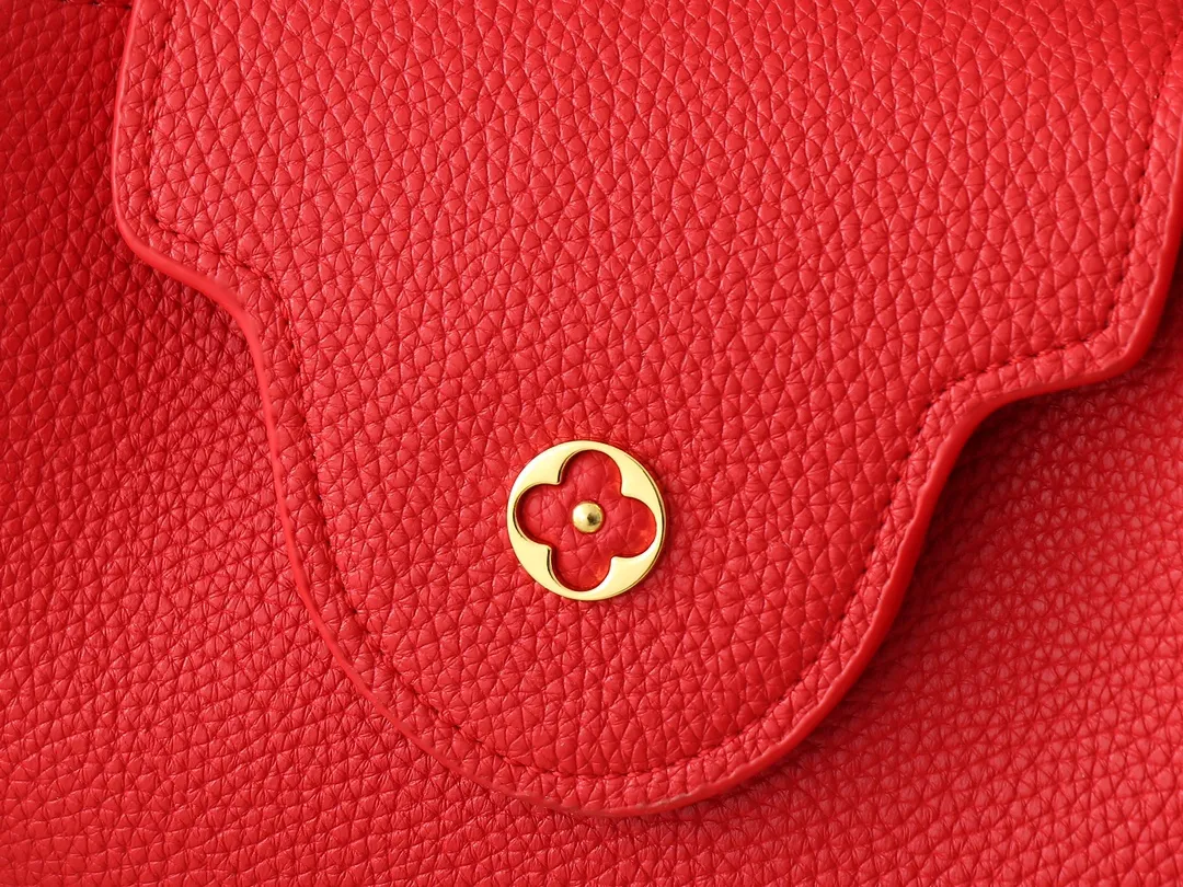 💰400💰Guangzhou goods Upgraded original M00014 M00013 M00015 [New size] This Capucines new size handbag shows soft beauty: Taurillon leather bag body with light-colored flap and top handle, enamel Monogram flower chain can also achieve a shoulder-carrying experience. Wear the slim leather strap to explore more styling possibilities. Dimensions 27 x 17.3 x 9 cm (length x height x width)