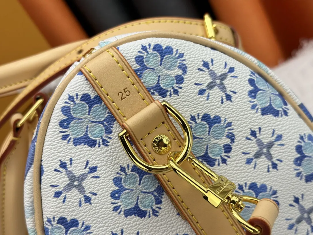 P260 M11264 This Speedy Bandoulière 25 handbag draws inspiration from the Speedy travel bag of the 1930s. It outlines the classic silhouette with Monogram Tiles canvas, giving it a fresh summer atmosphere. The print on the body and lining is reminiscent of Lisbon's beautiful tiles, and the LV Circle logo in the center adds to the brand's signature. 25.0 x 19.0 x 15.0 cm (L x H x W) • Monogram Tiles coated canvas • Cow leather trim • Printed fabric lining • Metal hardware • Double zip closure • Internal slip pocket • Padlock • Holds smartphone, keys, wallet, headphones and iPad Mini • Shoulder strap: removable, adjustable • Half-length strap: 46.5 cm • Half-length adjustable strap: 55.0 cm • Handle: Double handle