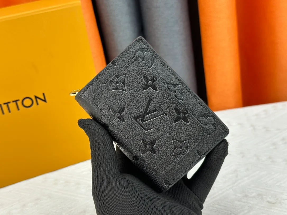 P150LV top replica M80152 This Cléa wallet is made of Monogram Empreinte soft grained cowhide, embellished with Louis Vuitton's iconic Monogram embossed pattern. It has a stylish design, is exquisite and compact but has a spacious capacity. It is equipped with an external patch pocket, zipper coin pocket, banknote compartment and six credit card slots. Dimensions: 12 x 9 x 3.5 cm (length x height x width