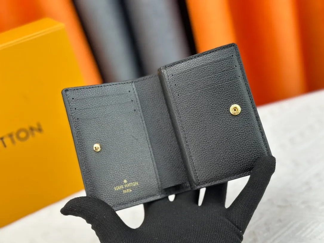 P150LV top replica M80152 This Cléa wallet is made of Monogram Empreinte soft grained cowhide, embellished with Louis Vuitton's iconic Monogram embossed pattern. It has a stylish design, is exquisite and compact but has a spacious capacity. It is equipped with an external patch pocket, zipper coin pocket, banknote compartment and six credit card slots. Dimensions: 12 x 9 x 3.5 cm (length x height x width