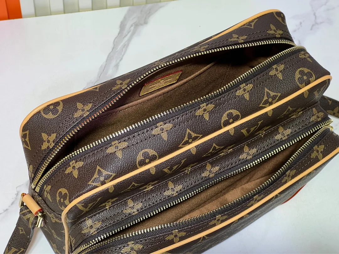 Batch 320💰Medieval Series Crossbody Bag M45244 Louis retro crossbody bag, antique! A classic in Monogram canvas! Showing natural elegance. Carry it casually across the body for a more fashionable appeal. The exquisite presbyopic cross-body shoulder bag measures 28x20x12.