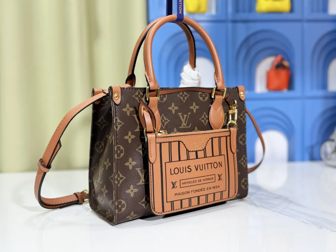 P260💰Upgraded original version 🔥New model🔥M45659 M46373 M44571 This OnTheGo small handbag is made of Monogram and Monogram Reverse canvas, with the Monogram Giant pattern embellished on it. The Toron handle and the jacquard textured shoulder strap decorated with the brand's logo create a visual contrast, and the detachable coin bag is suitable for storing change or small items. It combines fashionable charm with various functions, making it a good daily companion. 25.0 x 19.0 x 11.5 cm (length x height x width)
