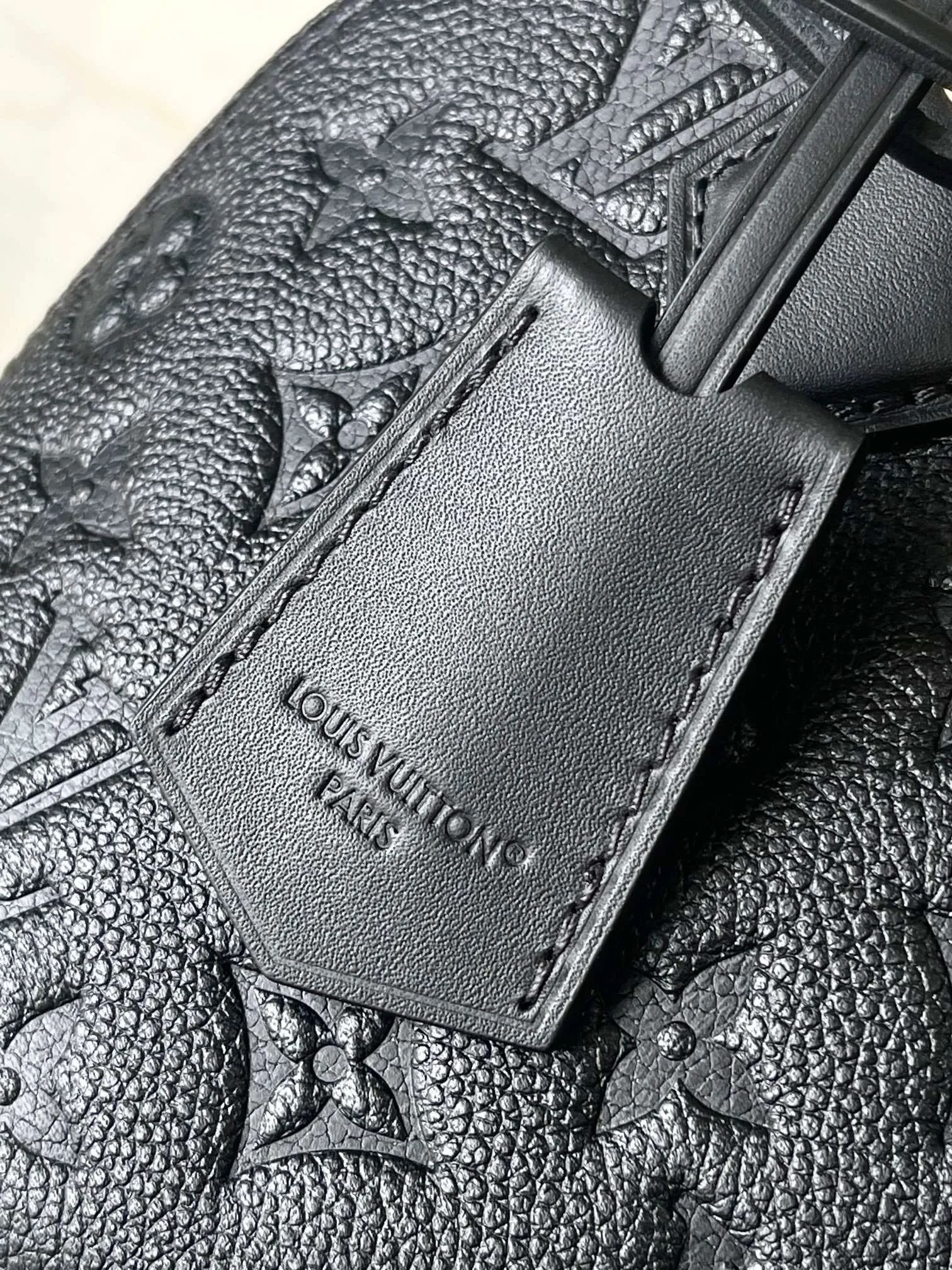 p1800 [Special grade MB163c chip version original leather] This Alma BB shell model: M26409 Material: A-grade all-steel hardware, imported original fabric Packaging: full set of original duty-free MB packaging Size: 17.5*11.5*23.5CM