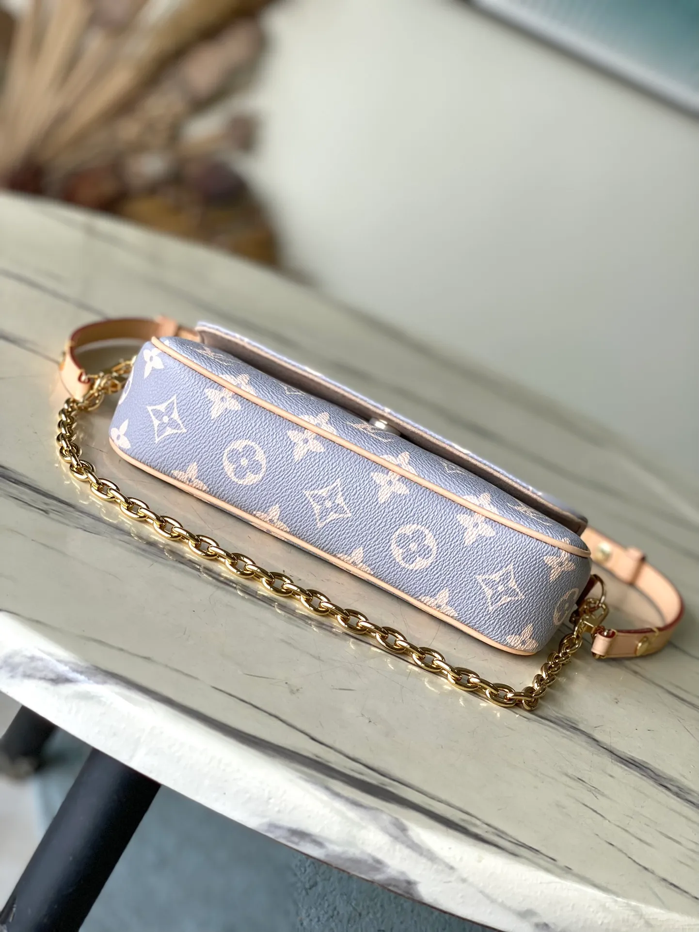 💰760 Top Original Order M12778 This Wallet On Chain Ivy handbag draws inspiration from the color of the brand's traditional hard trunk, rendering the iconic Monogram coated canvas in elegant French tones. The card compartment and zippered inner pocket can accommodate daily needs, and the chain and adjustable leather shoulder strap are detachable, allowing for long and short shoulder and cross-body wear options. 23.5 x 12 x 4.3 cm (length x height x width)