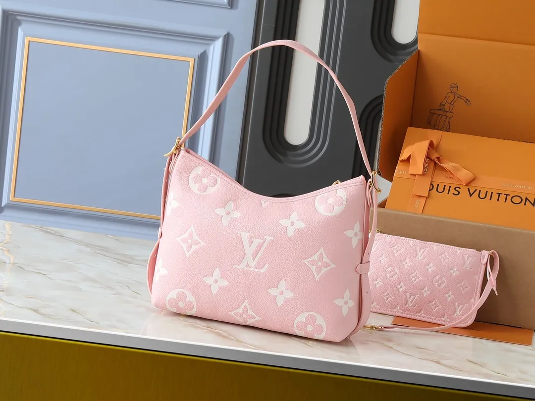 💰240💰Upgraded from the original M24141 M46288 M46293 M46277 M46298 M46203 CarryAll small handbag is made of Mono gram Empreinte embossed leather. It has a generous structure and a neat inner layer. The large inner bag adds functional elements. Comes with a Monogram embossed zipper clutch secured by a leather strap. A personal companion for urban life. Dimensions 29 x 24 x 12 cm (length x height x width)