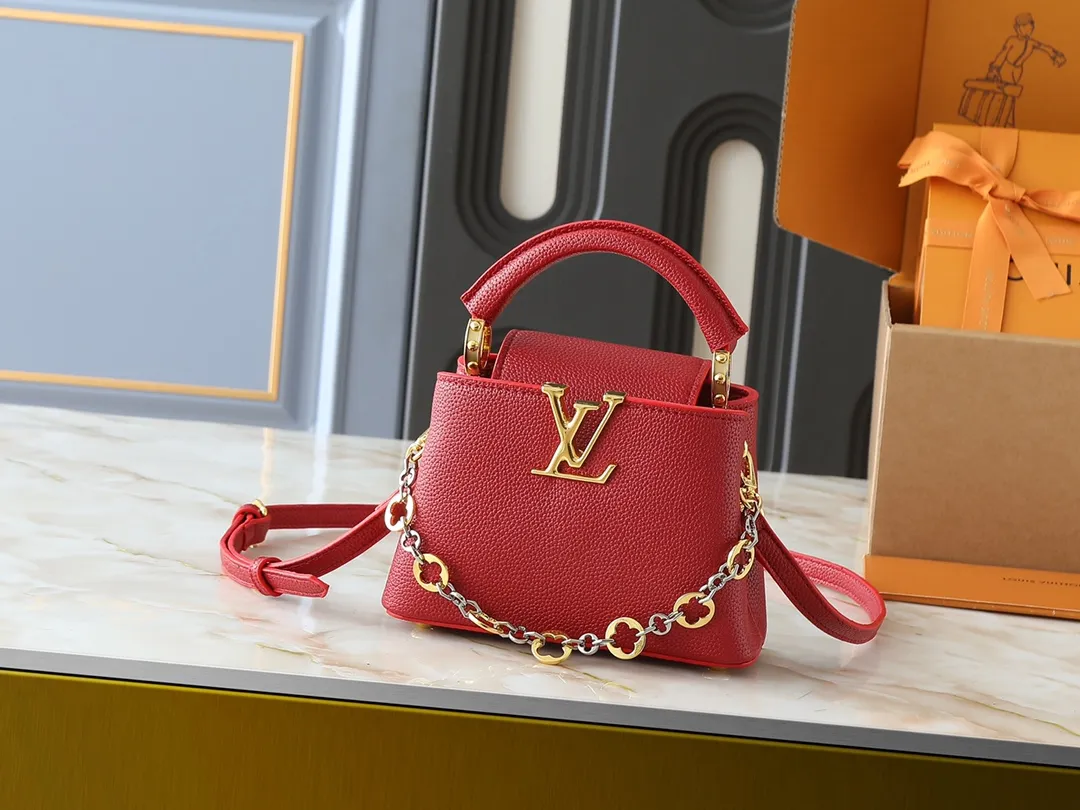 💰380💰Guangzhou goods Upgraded original M12935 M12936 M12937 M12938 This Capucines mini handbag is from the Capucines Chain On You series. It is made of soft Taurillon cow leather and has ample space to store daily necessities such as short wallets, keys, and lipstick. The jewelry-style double-plated chain features Monogram floral details that complement the rounded LV letters, and the flap can be tucked in or out. Dimensions: 21.0 x 14.0 x 8.0 cm (length x height x width)