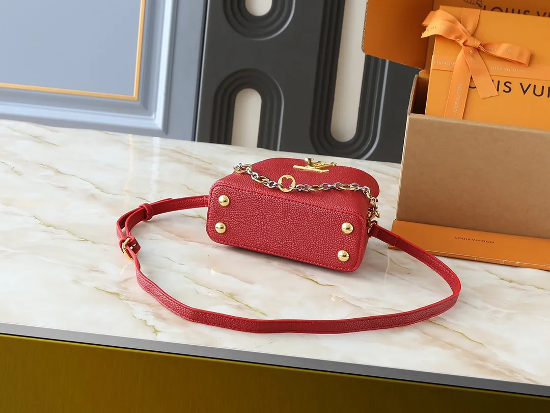 💰380💰Guangzhou goods Upgraded original M12935 M12936 M12937 M12938 This Capucines mini handbag is from the Capucines Chain On You series. It is made of soft Taurillon cow leather and has ample space to store daily necessities such as short wallets, keys, and lipstick. The jewelry-style double-plated chain features Monogram floral details that complement the rounded LV letters, and the flap can be tucked in or out. Dimensions: 21.0 x 14.0 x 8.0 cm (length x height x width)