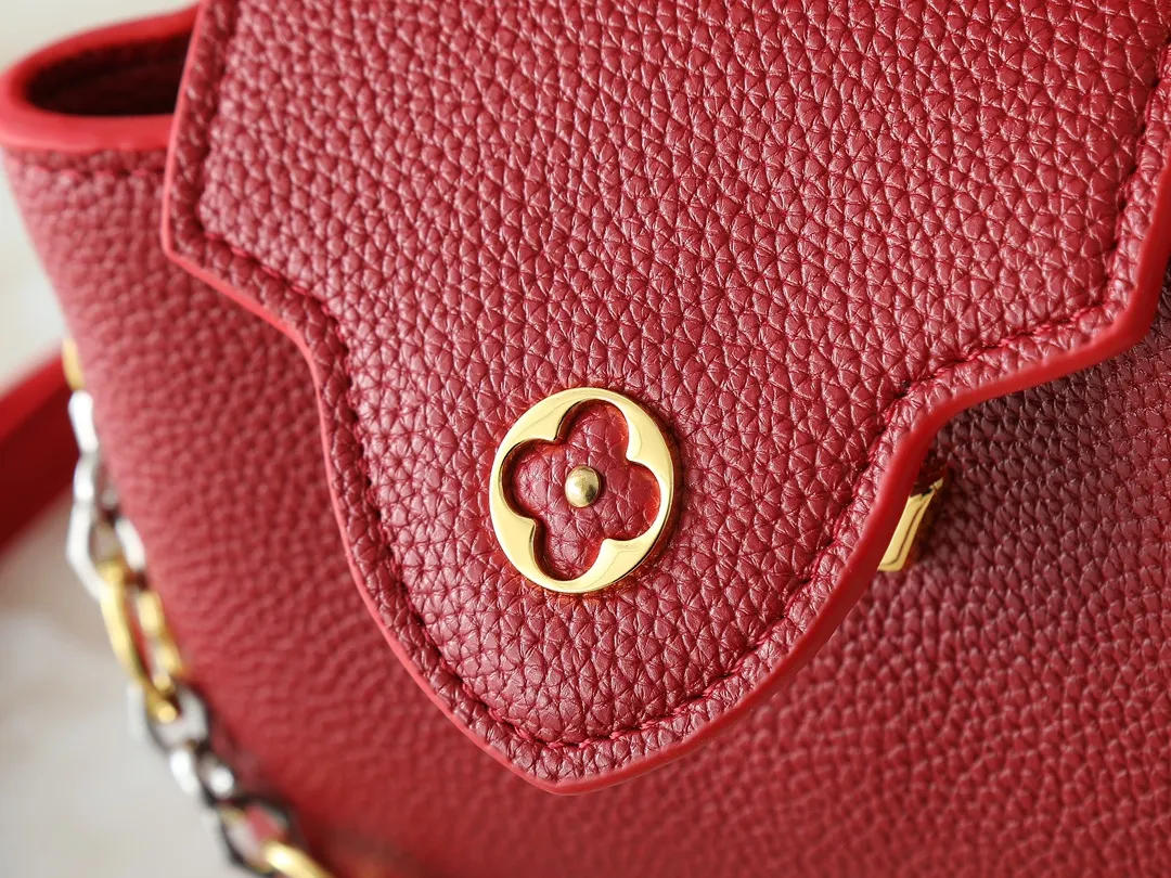 💰380💰Guangzhou goods Upgraded original M12935 M12936 M12937 M12938 This Capucines mini handbag is from the Capucines Chain On You series. It is made of soft Taurillon cow leather and has ample space to store daily necessities such as short wallets, keys, and lipstick. The jewelry-style double-plated chain features Monogram floral details that complement the rounded LV letters, and the flap can be tucked in or out. Dimensions: 21.0 x 14.0 x 8.0 cm (length x height x width)