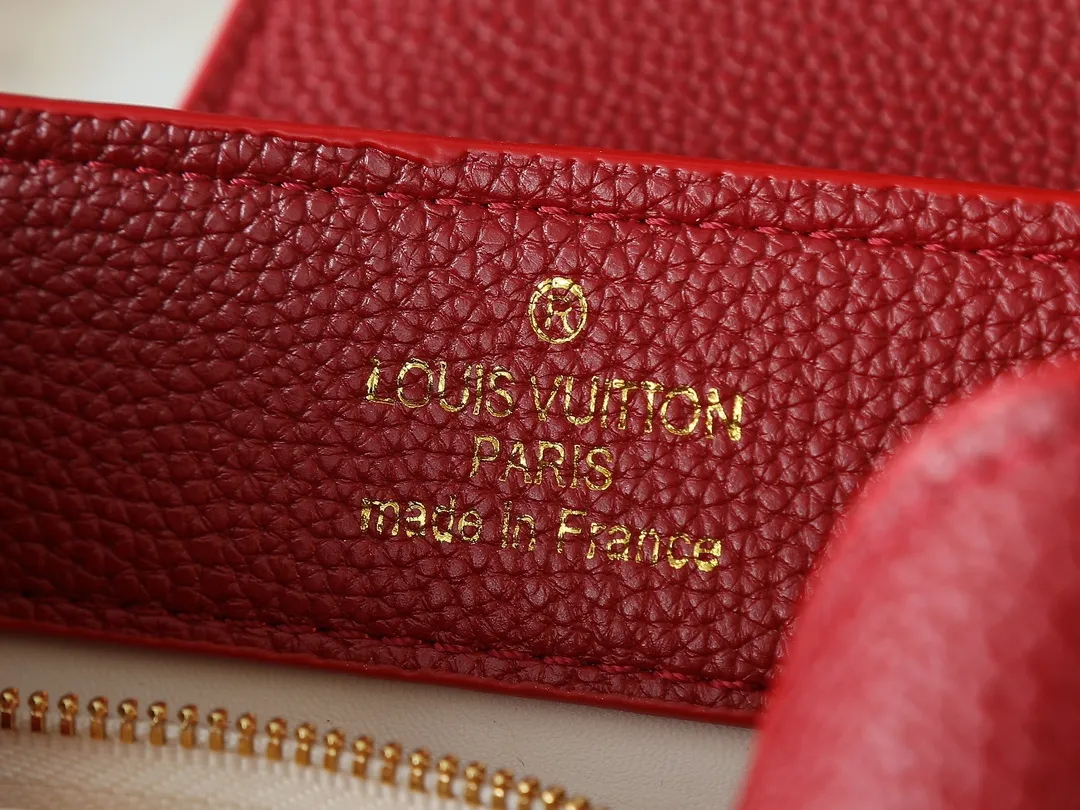 💰380💰Guangzhou goods Upgraded original M12935 M12936 M12937 M12938 This Capucines mini handbag is from the Capucines Chain On You series. It is made of soft Taurillon cow leather and has ample space to store daily necessities such as short wallets, keys, and lipstick. The jewelry-style double-plated chain features Monogram floral details that complement the rounded LV letters, and the flap can be tucked in or out. Dimensions: 21.0 x 14.0 x 8.0 cm (length x height x width)