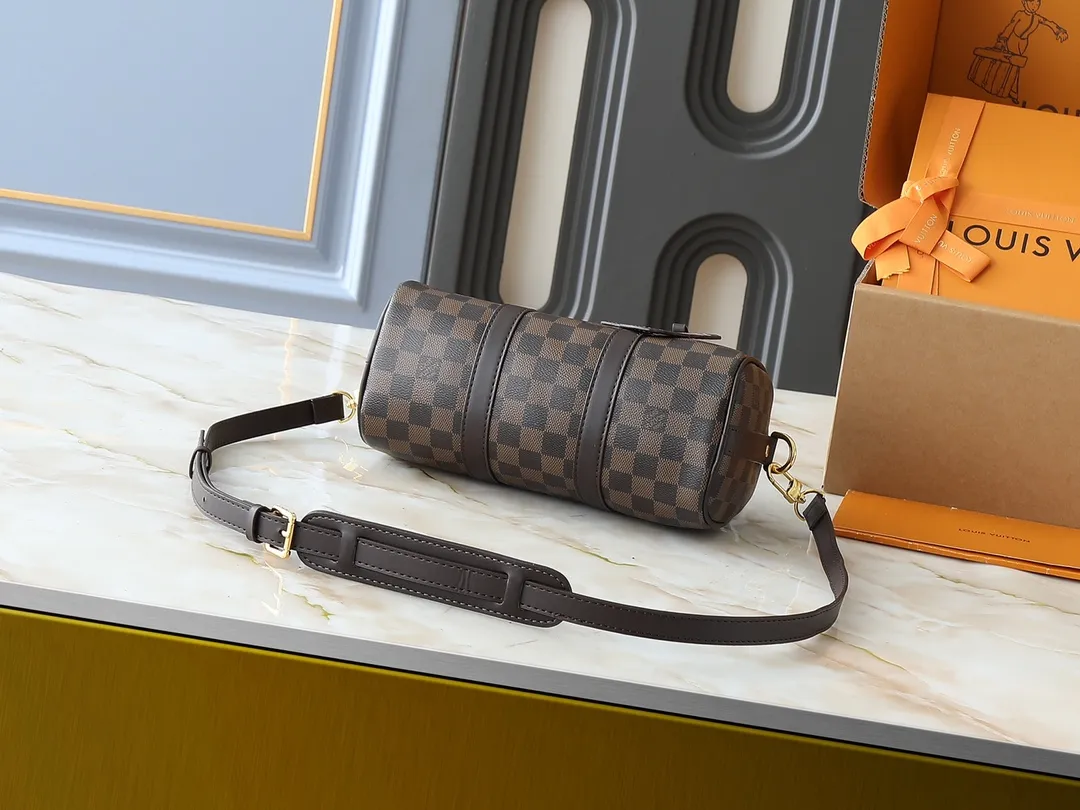 💰240💰Upgraded original M13935 gradient rainbow, black and white three-color N40770 brown grid M15428 old flower M46271 black flower M20900 M46249 This handbag condenses the classic silhouette of the Keepall travel bag. It is made of Monogram embossed Taurillon leather. The compact configuration is suitable for storing small items such as mobile phones and wallets. With its clever use of leather handles and detachable shoulder strap, it's easy to carry with you in trendy style. Detailed features Dimensions: 25✘15✘11 cm