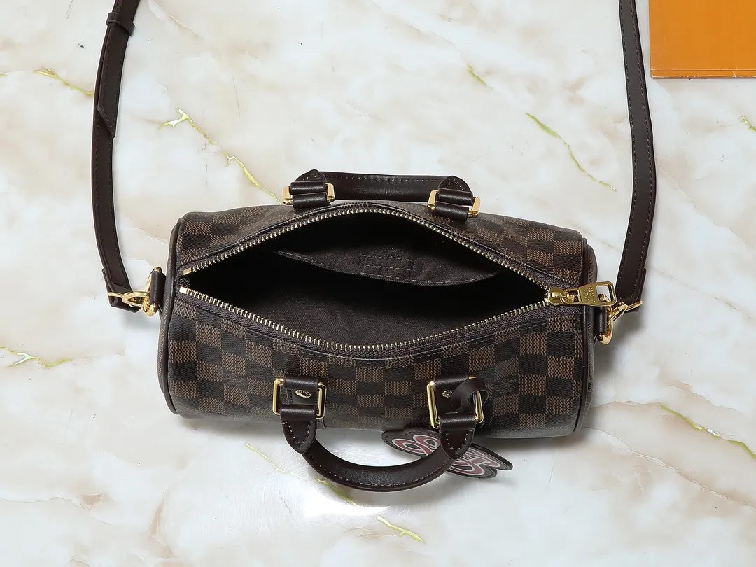💰240💰Upgraded original M13935 gradient rainbow, black and white three-color N40770 brown grid M15428 old flower M46271 black flower M20900 M46249 This handbag condenses the classic silhouette of the Keepall travel bag. It is made of Monogram embossed Taurillon leather. The compact configuration is suitable for storing small items such as mobile phones and wallets. With its clever use of leather handles and detachable shoulder strap, it's easy to carry with you in trendy style. Detailed features Dimensions: 25✘15✘11 cm