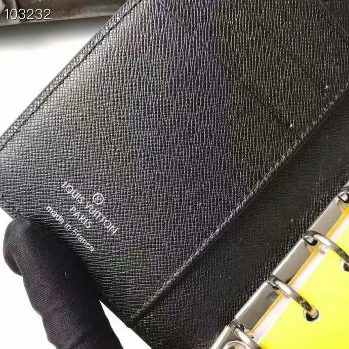P140 Hot item shipped, model number M20005. This small notepad cover is made of Monogram canvas. It can hold three credit cards and can also be used as an address book, notebook or calendar. 10/12 cm (Length x Height) - Epi leather embossed with delicate LV initials and lined with interwoven textured leather - Button closure - Six-ring binder with three rings in sets, six credit card slots and two internal compartments - Notepad insert available separately