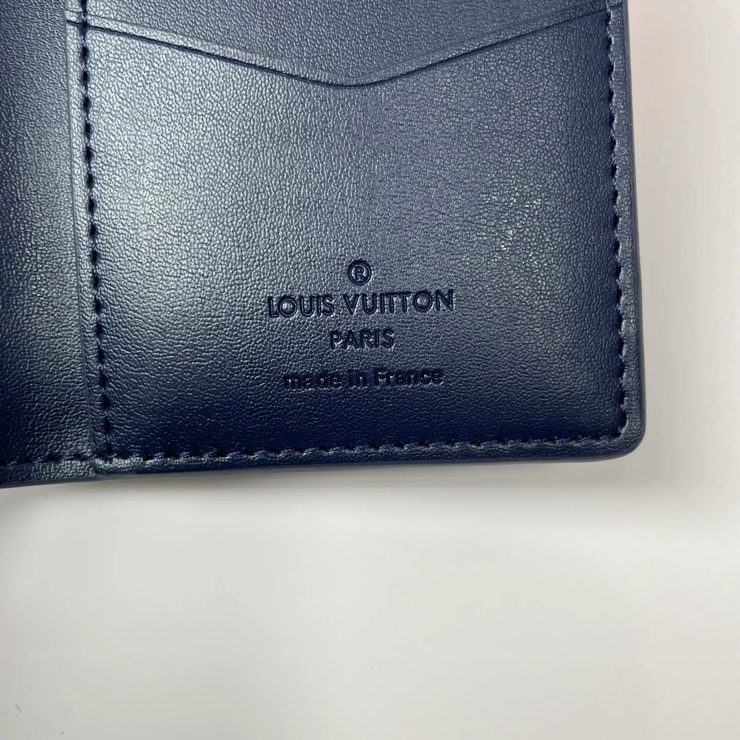 Factory price 280 [Top original order] M14786 blue card holder 👏👏 Louis Vuitton pocket wallet made of Monogram Shadow calfskin, an elegant choice for carrying daily items. The Monogram Shadow leather with classic Monogram embossing is soft in texture, compact in size and simple in appearance. It has several pockets and credit card slots inside. Dimensions: 7.5 x 11.0 x 1.0 cm