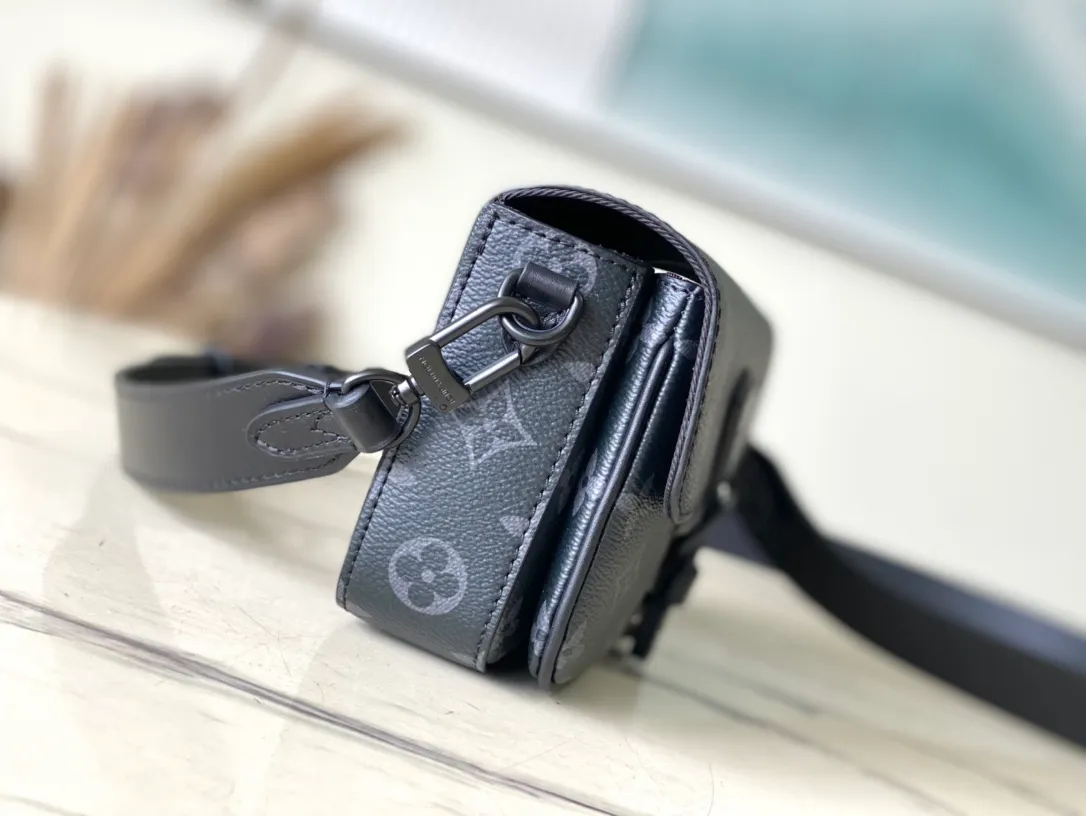 💰900 Top Original Order M83567 Black Flower This model: The Montsouris mini handbag is inspired by the Montsouris handbag in 1994. It is made of Monogram Eclipse canvas and has a slender configuration, with the iconic buckle on the front equipped with a magnetic buckle. It has multiple interior pockets and compartments, and a detachable and adjustable shoulder strap for easy shoulder or cross-body wear. Dimensions: 22 × 12 × 6 cm