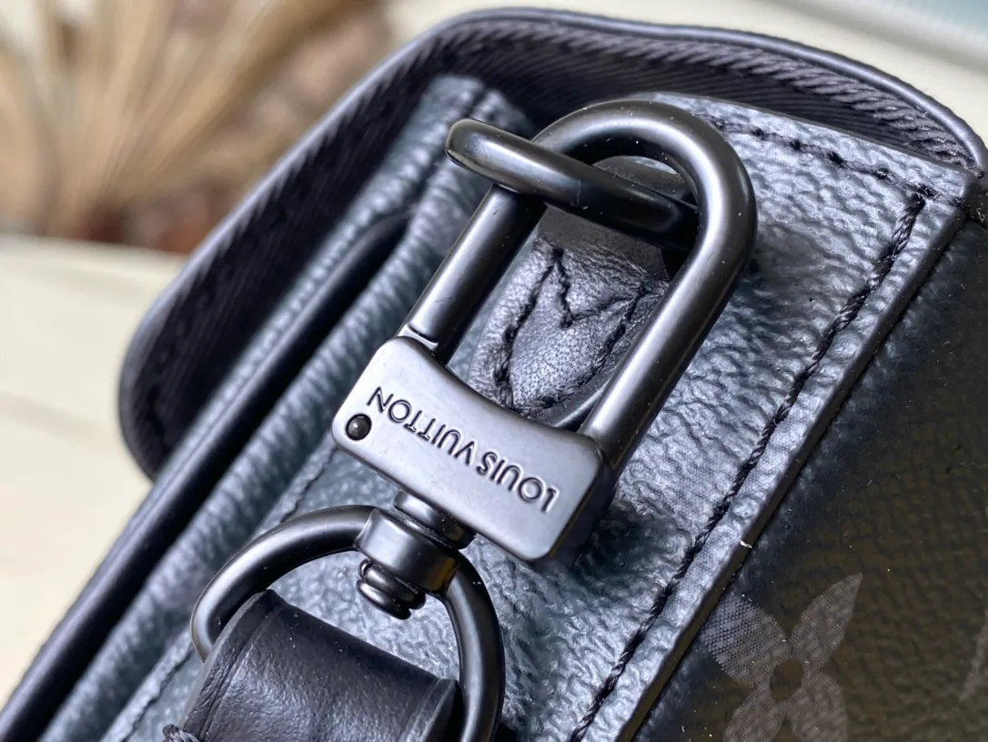 💰900 Top Original Order M83567 Black Flower This model: The Montsouris mini handbag is inspired by the Montsouris handbag in 1994. It is made of Monogram Eclipse canvas and has a slender configuration, with the iconic buckle on the front equipped with a magnetic buckle. It has multiple interior pockets and compartments, and a detachable and adjustable shoulder strap for easy shoulder or cross-body wear. Dimensions: 22 × 12 × 6 cm
