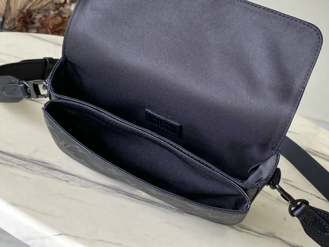 💰900 Top Original Order M83567 Black Flower This model: The Montsouris mini handbag is inspired by the Montsouris handbag in 1994. It is made of Monogram Eclipse canvas and has a slender configuration, with the iconic buckle on the front equipped with a magnetic buckle. It has multiple interior pockets and compartments, and a detachable and adjustable shoulder strap for easy shoulder or cross-body wear. Dimensions: 22 × 12 × 6 cm
