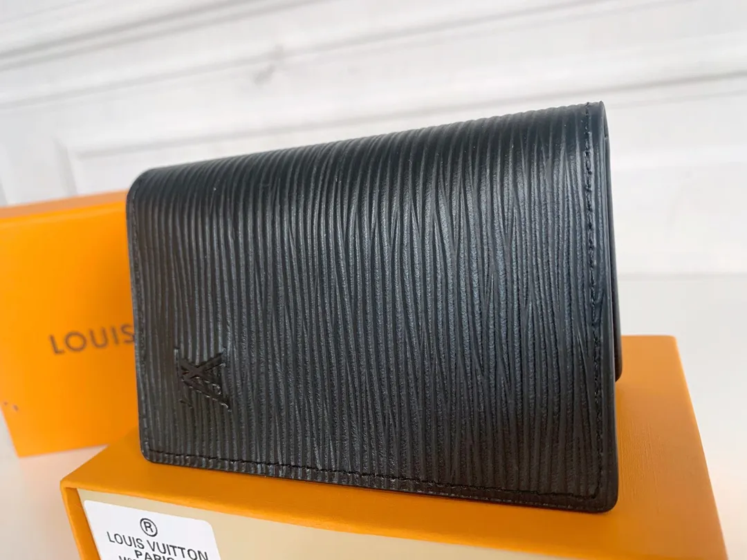 💰80 💎Small card holder Louis vuitton's pocket leather wallet has seven compartments, which can hold credit cards, bus cards, business cards, and even city maps. Damier canvas, leather-bound - two credit card compartments - four inner compartments - one outer compartment. ❤️ Model M63144 Size 7X11.