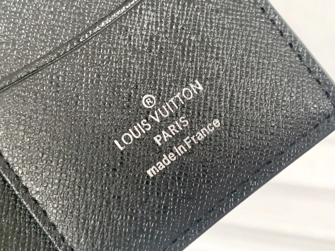 💰80 💎Small card holder Louis vuitton's pocket leather wallet has seven compartments, which can hold credit cards, bus cards, business cards, and even city maps. Damier canvas, leather-bound - two credit card compartments - four inner compartments - one outer compartment. ❤️ Model M63144 Size 7X11.
