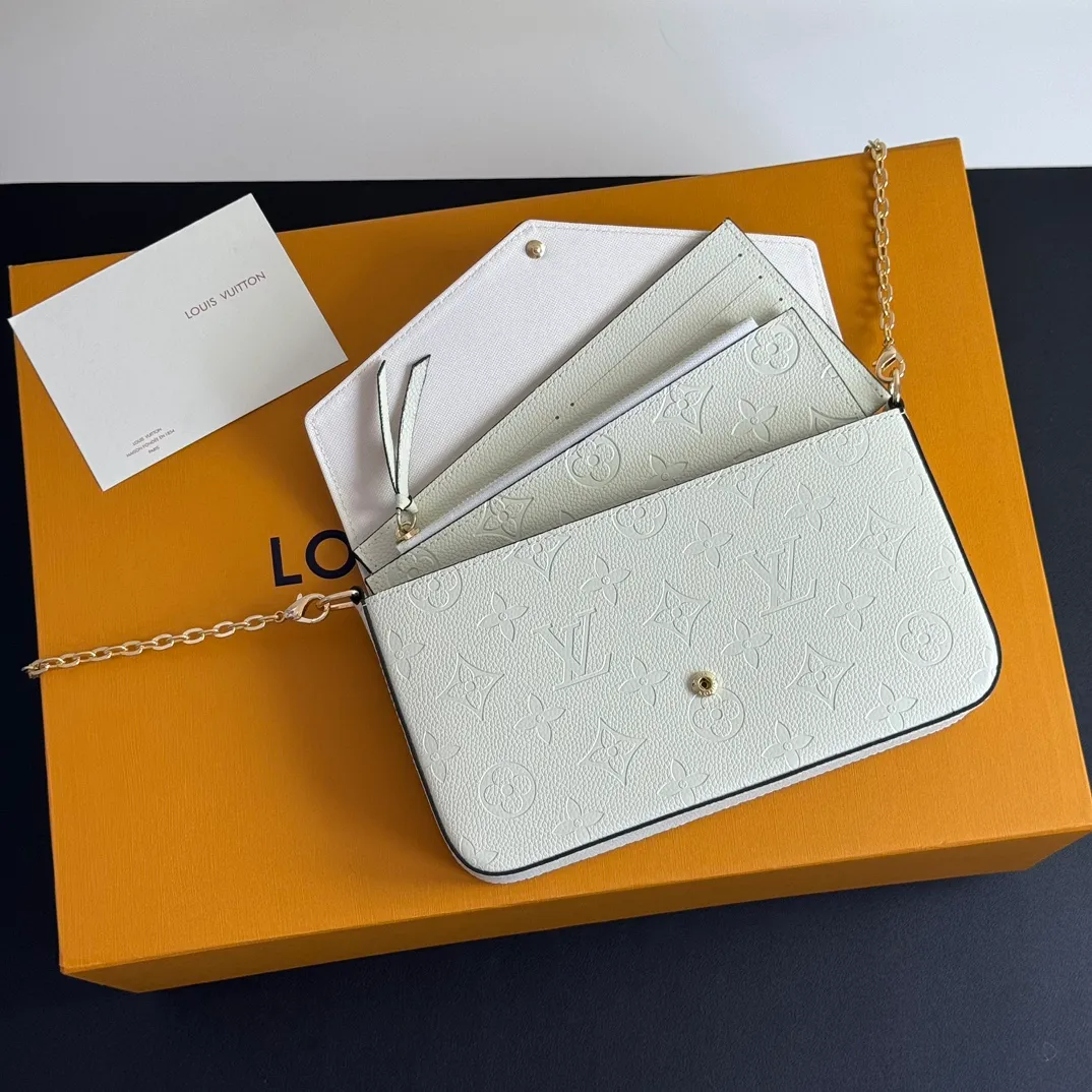 💰150 💎Upgraded original version🇫🇷Exclusive real shot# 💖This Pochette Félicie three-in-one💖chain bag is made of Monogram Empreinte leather, with subtle embossing to present Louis Vuitton’s classic Monogram pattern. The envelope-style construction offers ample interior space, and includes a removable zippered pocket and card compartment. Attach the chain to explore more modern carrying options. Model: M64065 white / 61276 Dimensions: 21 x 12 x 3 cm (length x height x width)