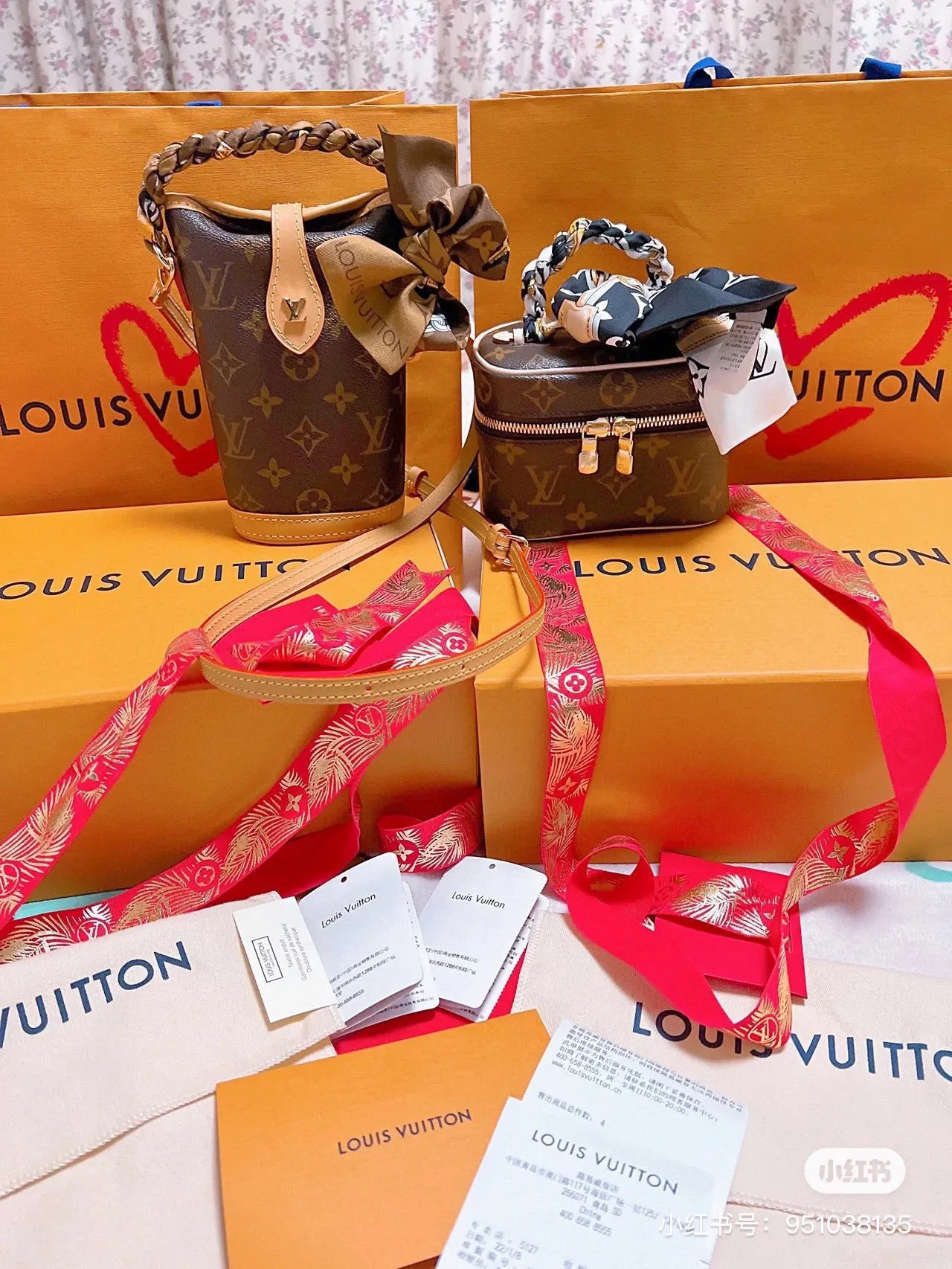 Batch 200💰Quality upgrade🔥Exclusive real shot M80874 Presbyopia Second-hand bag series Mini ice cream cone 2022 latest model Fold Me Mini style Designed with magnet buttons Leather with LV hardware buckle elements Exquisite and compact bag body Unisex Size: 14.5 × 18 × 6.5 cm