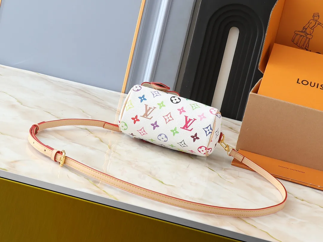 💰200💰Upgraded original version M13391 M13406 M81085 lv Murakami Takashi co-branded NANOSPEEDY handbag This Nano Speedy handbag combines Monogram canvas and cow leather trim printing, with 33 colorful colors to interpret white tricolor and black tricolor. It has been launched in twelve sections and is very popular around the world and is loved by celebrities and celebrities. 16x10x7.5cm