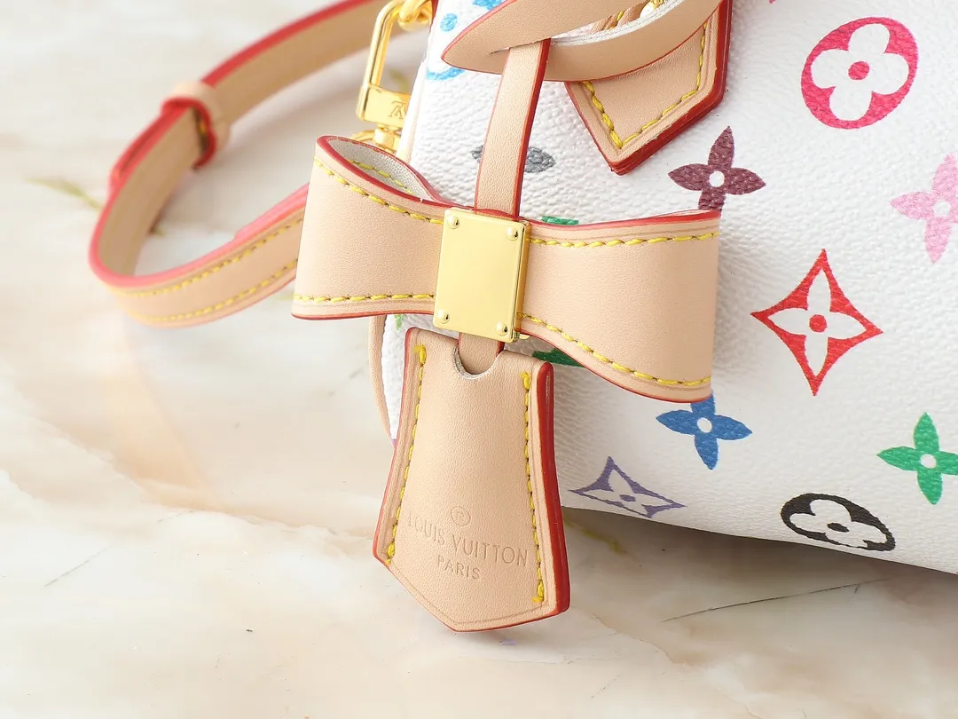 💰200💰Upgraded original version M13391 M13406 M81085 lv Murakami Takashi co-branded NANOSPEEDY handbag This Nano Speedy handbag combines Monogram canvas and cow leather trim printing, with 33 colorful colors to interpret white tricolor and black tricolor. It has been launched in twelve sections and is very popular around the world and is loved by celebrities and celebrities. 16x10x7.5cm