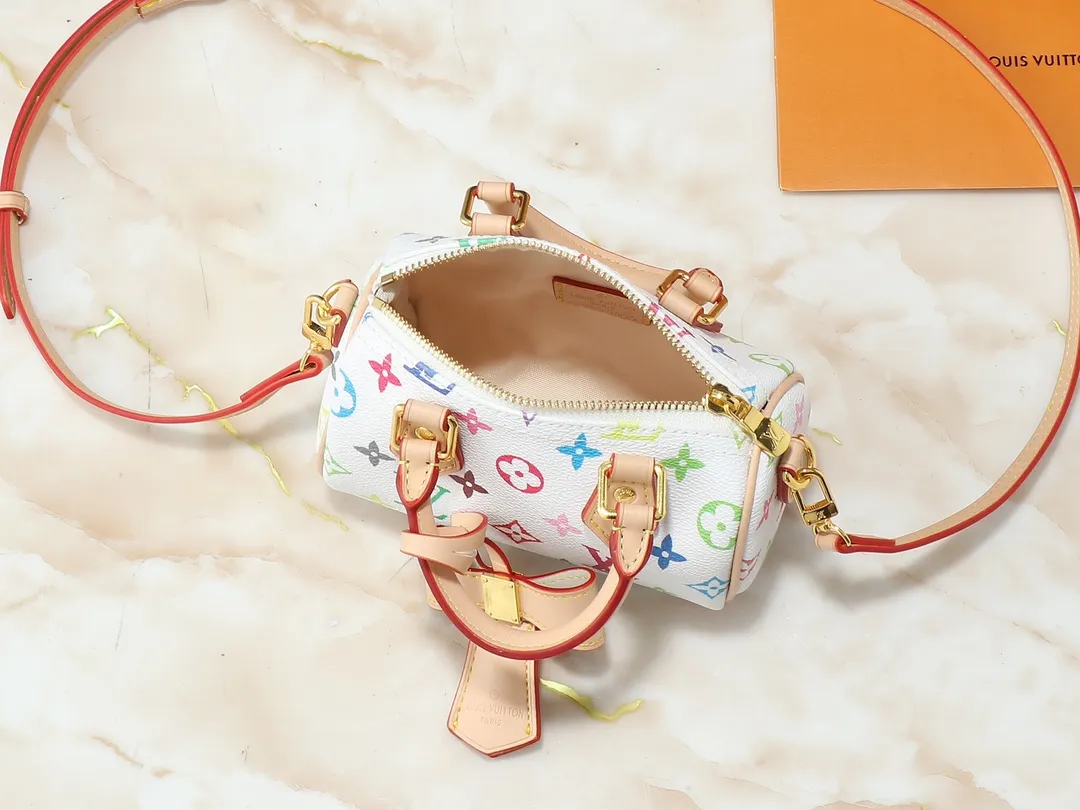 💰200💰Upgraded original version M13391 M13406 M81085 lv Murakami Takashi co-branded NANOSPEEDY handbag This Nano Speedy handbag combines Monogram canvas and cow leather trim printing, with 33 colorful colors to interpret white tricolor and black tricolor. It has been launched in twelve sections and is very popular around the world and is loved by celebrities and celebrities. 16x10x7.5cm