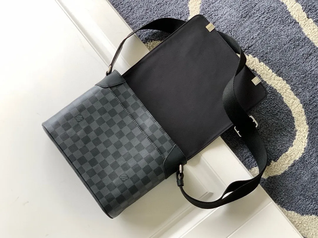 💰740 Top quality original DISTRICT Small N41028 🌱Black check, size 25cm The gorgeous Damier Ebène canvas completes the look.