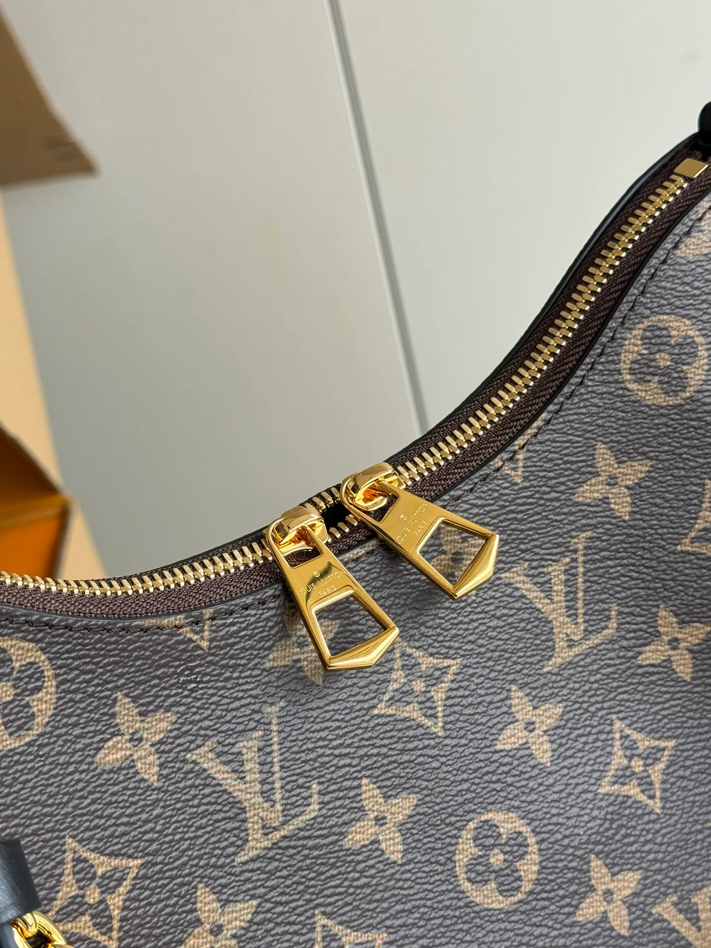 p1660 [Equipped with a full set of MB tax-free packaging] Upgraded diamond-shaped variable code chip 𝐁𝐎𝐔𝐋𝐎𝐆𝐍𝐄The king of hot items #M45831 Special grade all-steel physical shooting Size: 29*16*9.5cm A good-looking and packed croissant 🥐 perfectly integrates retro and fashion, not only reaches a new height in appearance, The storage capacity is also very user-friendly. The bag body is not big, so it can meet the daily needs of large storage space. The detachable and adjustable shoulder strap design allows more choices for daily concave shapes. The matching of the chain adds an elegant element to the entire bag. The design of the chain turns the entire bag into an armpit bag in seconds. I think it is a top-notch product 𝐲𝐲𝐝𝐬!