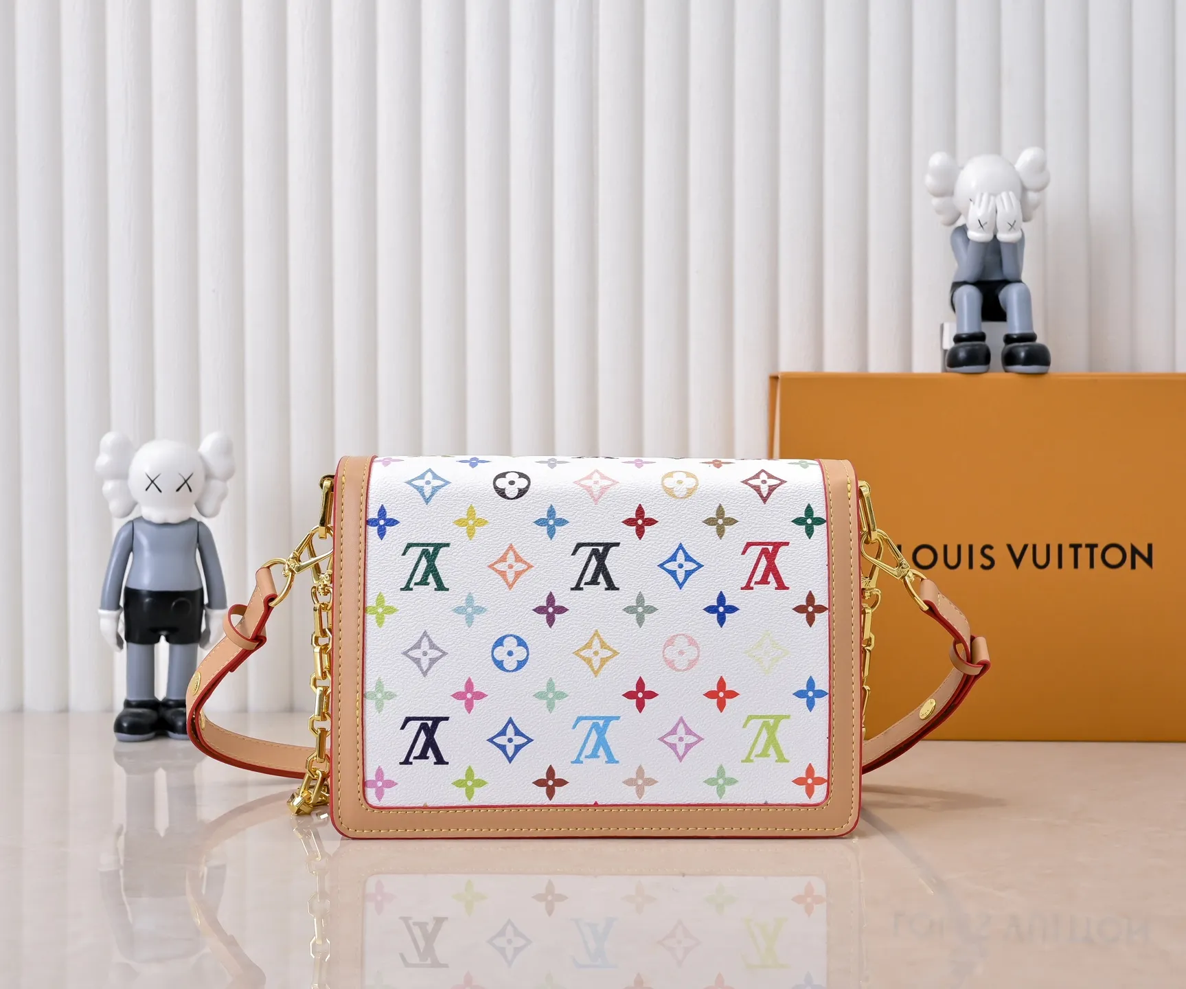 Batch 400💰Murakami Takahiro three-color Daphne upgraded version💥Louis Vuitton 22025 early spring messenger bag M43599/44391/44580 color matching latest version shipped Métis The compact shape of the handbag exudes an elegant atmosphere. Presbyopia and cowhide, made of soft Monogram canvas, compact in size and equipped with multiple practical pockets and compartments. Large size:25x19x9cm
