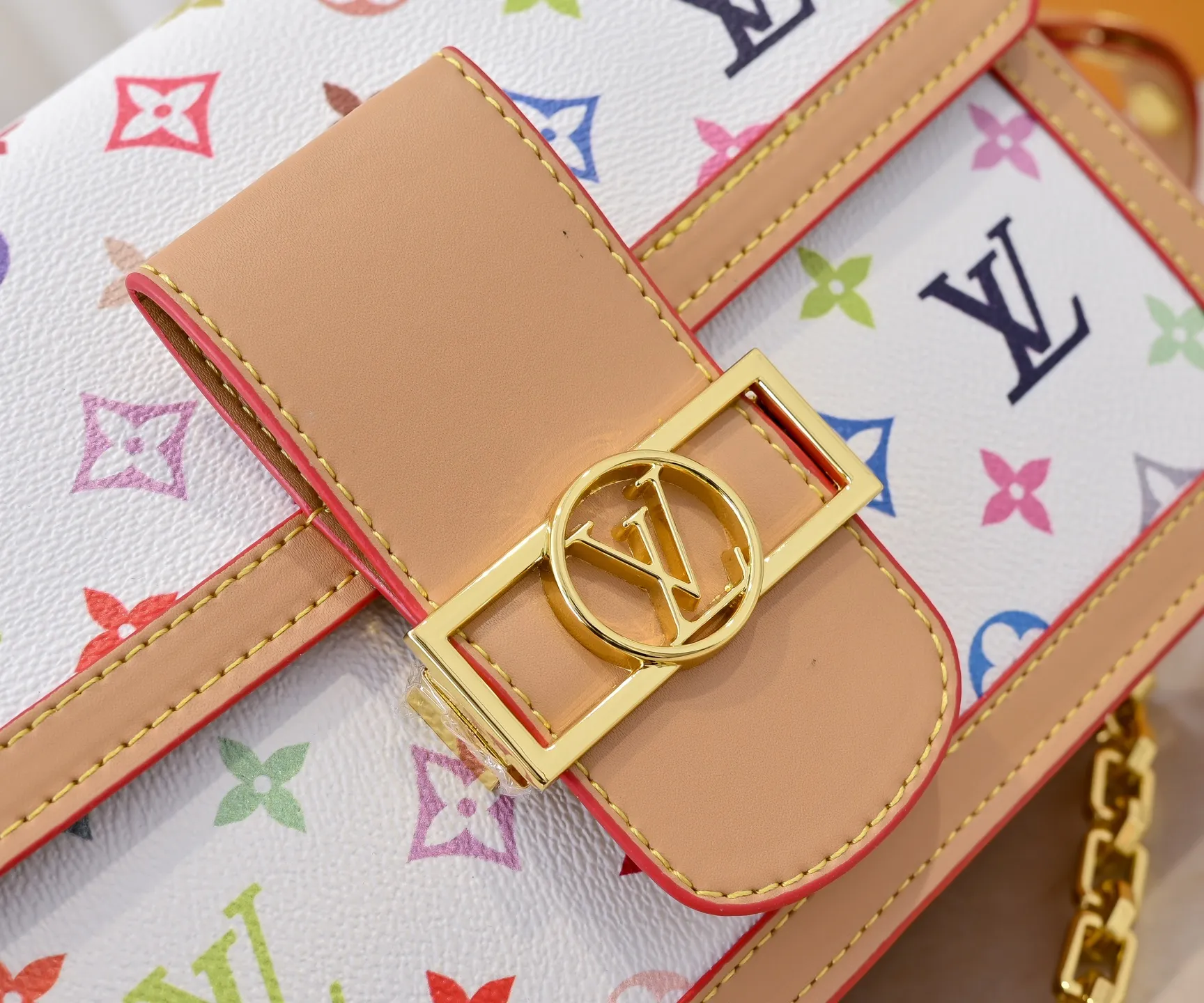 Batch 400💰Murakami Takahiro three-color Daphne upgraded version💥Louis Vuitton 22025 early spring messenger bag M43599/44391/44580 color matching latest version shipped Métis The compact shape of the handbag exudes an elegant atmosphere. Presbyopia and cowhide, made of soft Monogram canvas, compact in size and equipped with multiple practical pockets and compartments. Large size:25x19x9cm