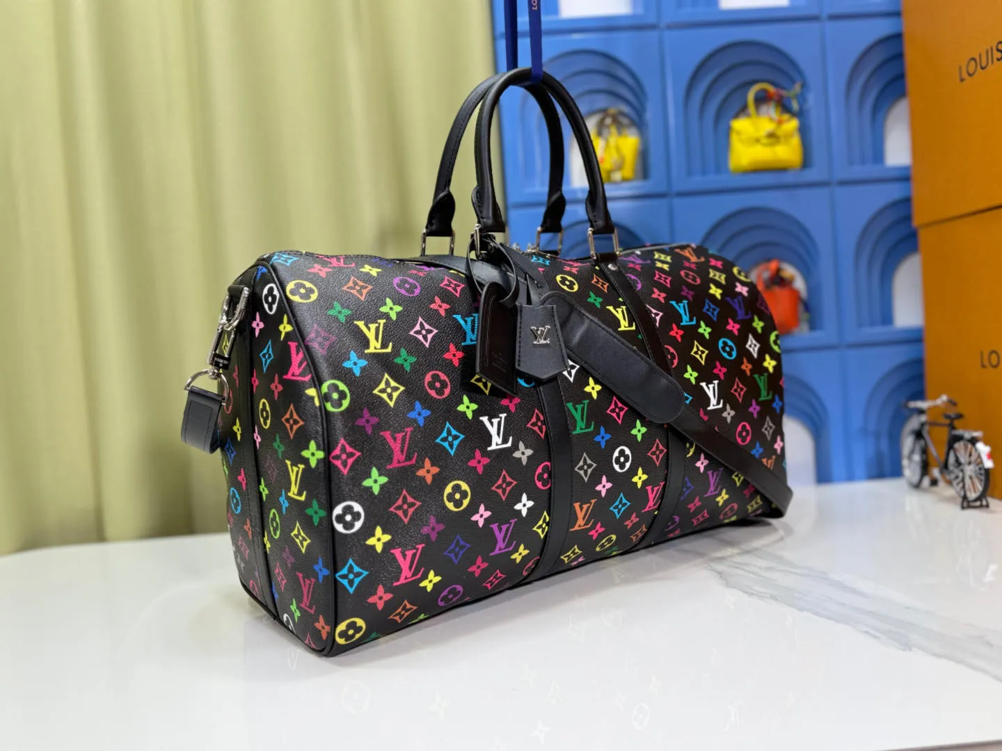 P380 new arrival M13745 black color transcoding chip 33 color series LV2025 spring and summer and Takashi Murakami joint model Fashion is a cycle to celebrate the 20th anniversary of the joint name Size: 50.0X29.0X23.0cm