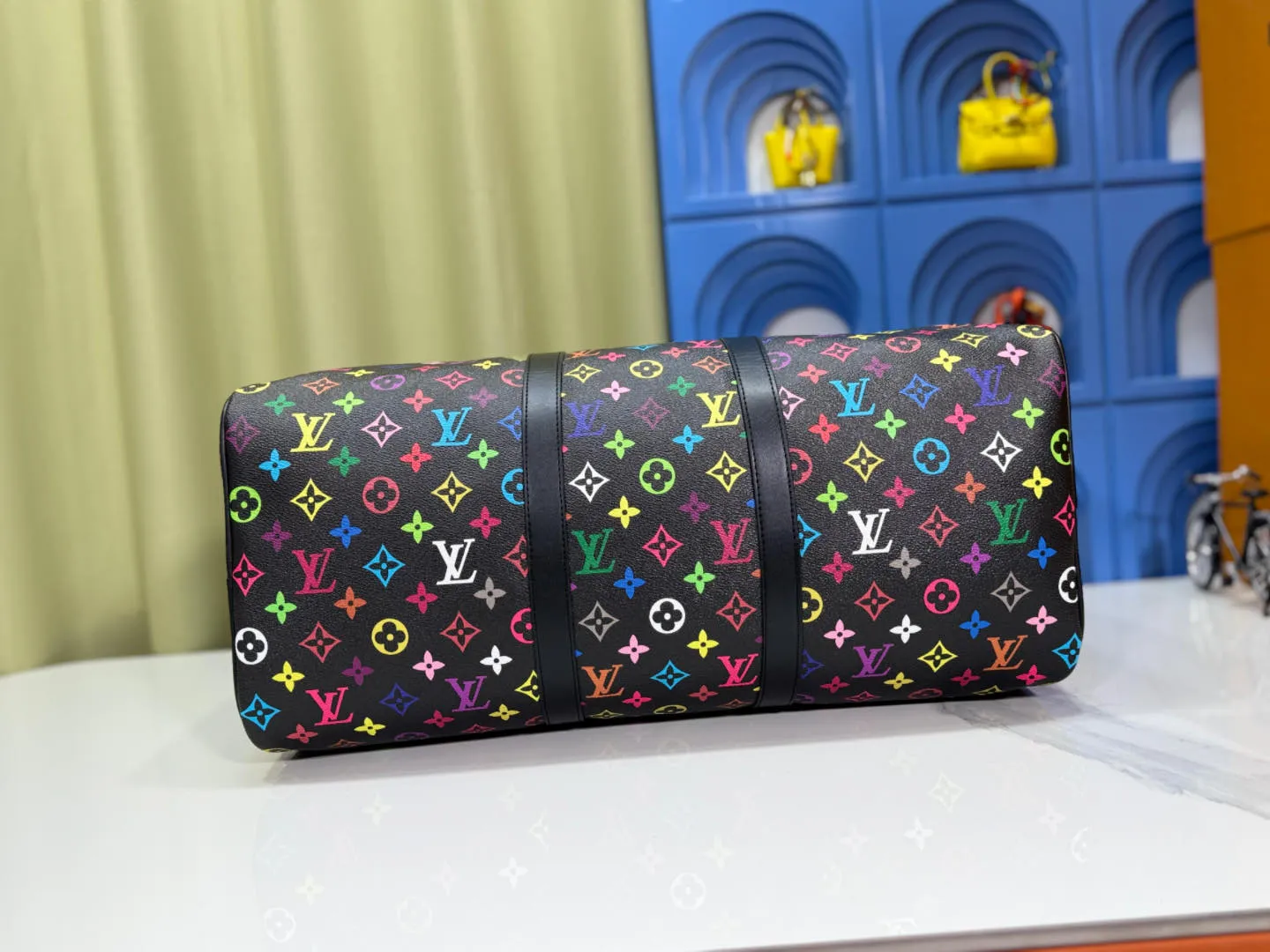 P380 new arrival M13745 black color transcoding chip 33 color series LV2025 spring and summer and Takashi Murakami joint model Fashion is a cycle to celebrate the 20th anniversary of the joint name Size: 50.0X29.0X23.0cm