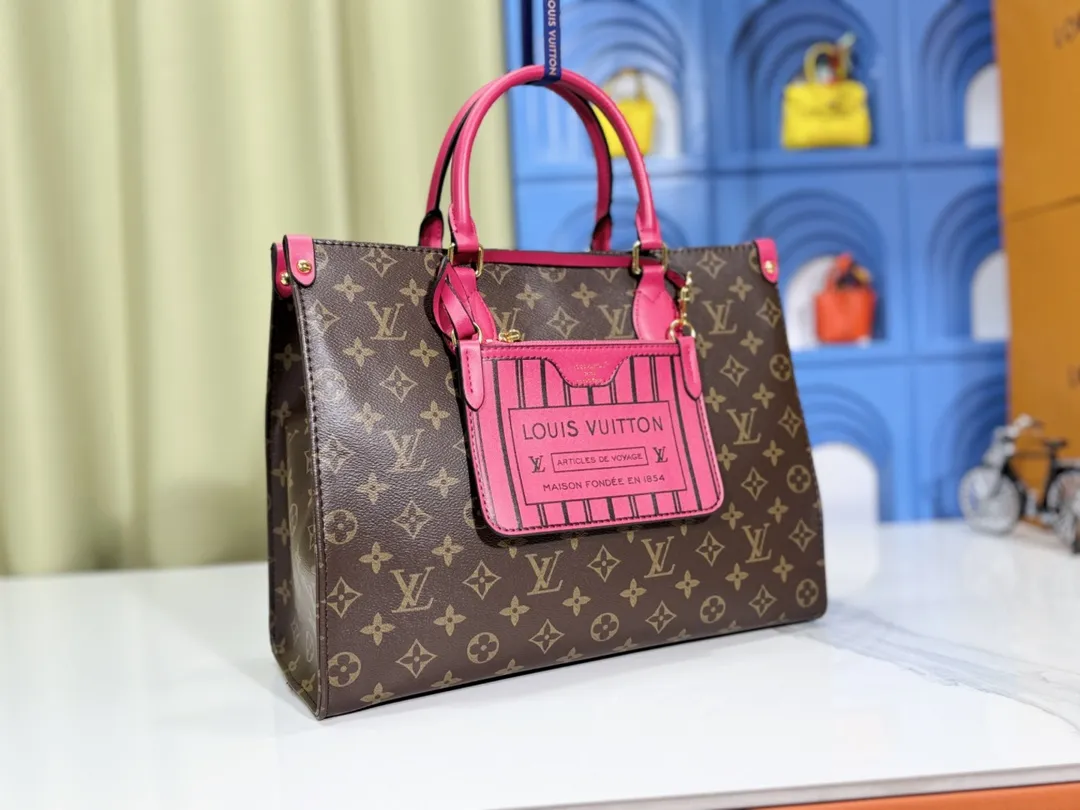 P280💰Upgraded original version 🔥New style🔥M45039 M45321 M44571 This Onthego medium handbag is decorated with classic Monogram canvas and Monogram Reverse canvas on both sides, presenting different styles at will. Toron's dual handles and shoulder strap allow for a variety of carrying options. Dimensions: 34.0 x 26.0 x 13.0 cm (length x height x width)