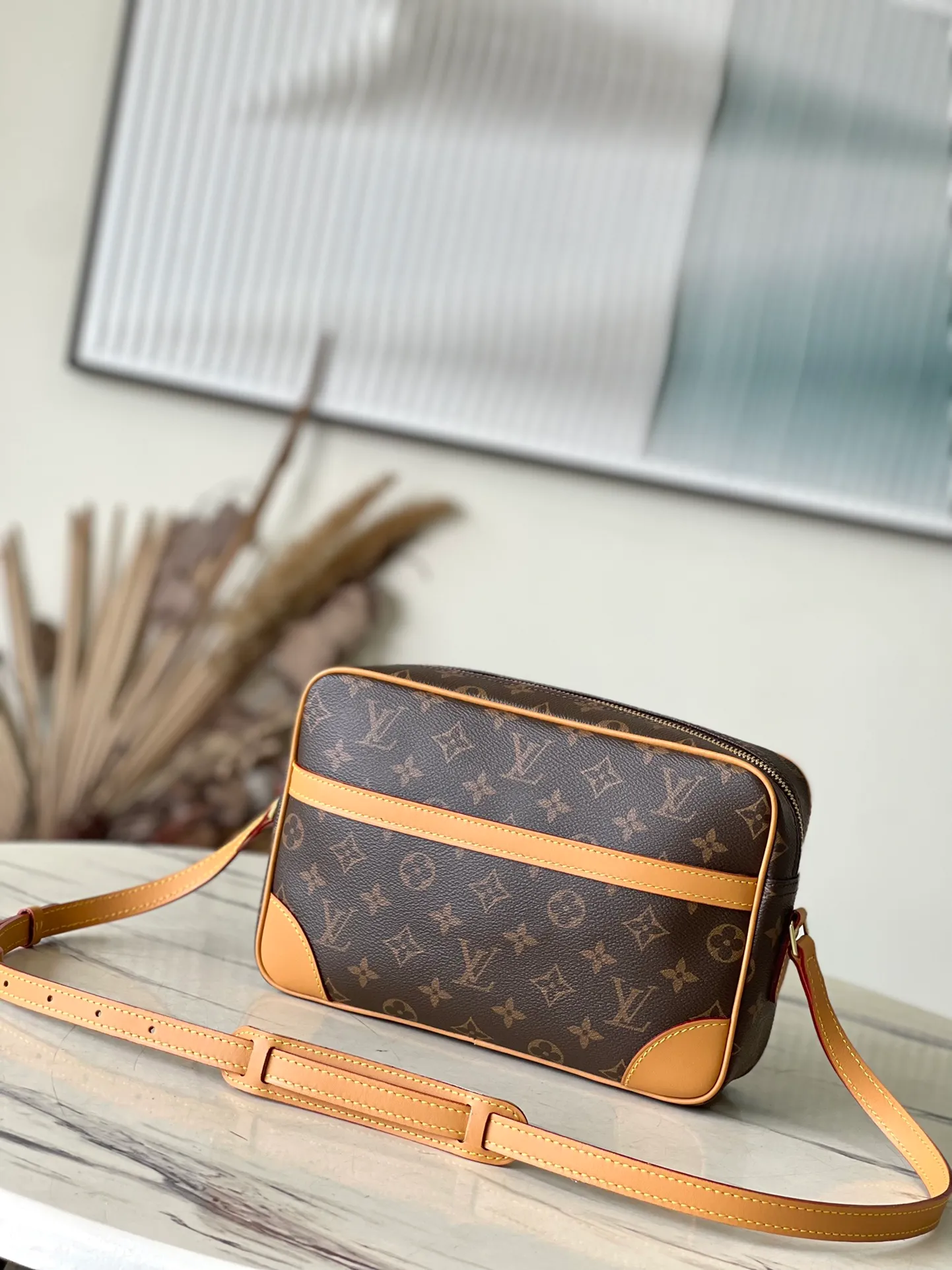 💰820 Top Original M51274 Yellow Leather Vintage Second-hand Camera Bag, Crossbody Bag, Unisex, Classic Monogram Canvas with Yellow Leather Trim, Calm and Stylish, One Outside Open Pocket, Inside Zippered Side Pocket, Adjustable Shoulder Strap Can Be Switched Freely at Any Time, Sufficient Capacity for Daily Use! Size 27*17*7cm.