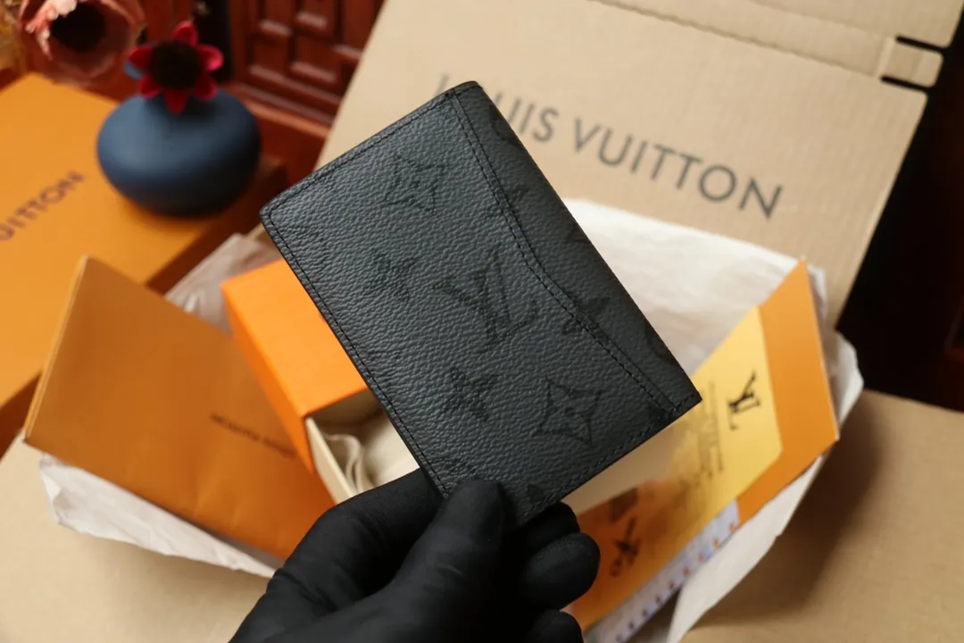 Top Original Single Pocket Wallet N63144 Gray Flower 💰240 Classic Louis Vuit design creates mainstream men's products - new products made of durable material Damier Graphite are now on the market. It’s the ultimate masculine statement for men. Dimensions 7.5 x 11.0