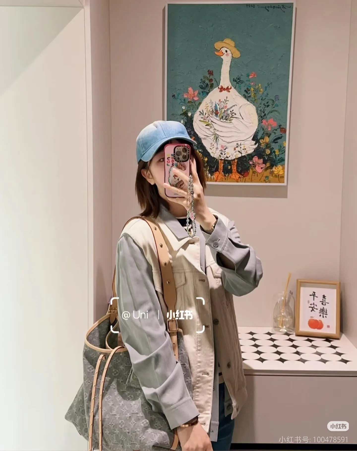 💰1220 Top original order M13289 This medium-sized CarryAll handbag uses the Monogram Denim patterned cotton surface that was born in 2005, and then uses Louis Vuitton's exquisite bleaching process to create a washed effect. The contrasting leather and detachable nameplate highlight the neat structure. The zippered inner pocket can safely store valuables, making it a modern choice for traveling in the city. Dimensions: 39 × 30 × 15 cm