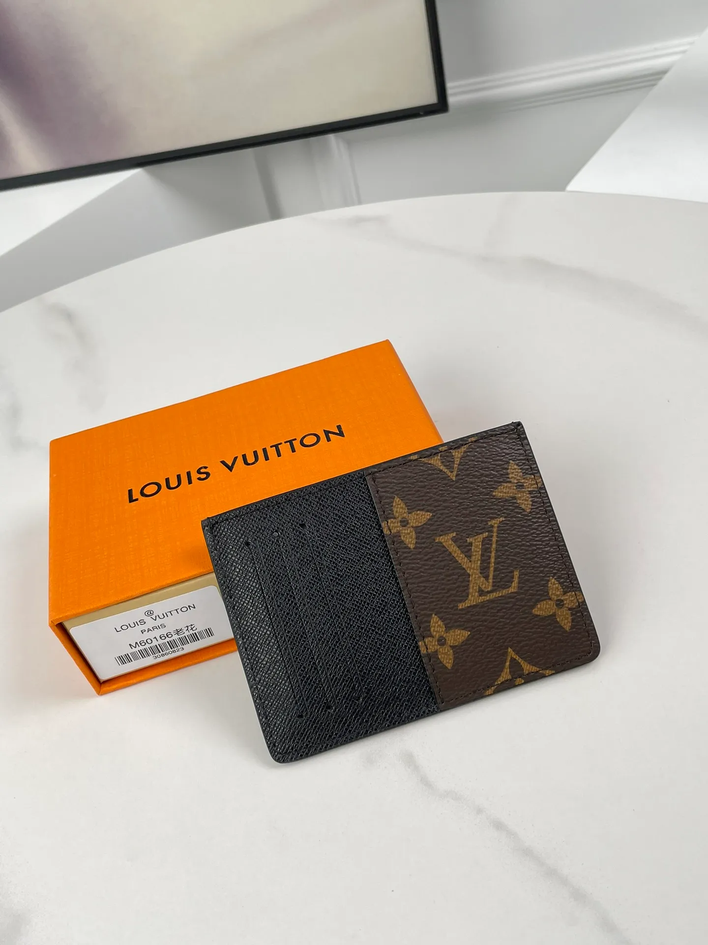 Factory price 180 🇫🇷Exclusive real shot of overseas original M60166 presbyopia! The Neo card holder in Monogram Macassar canvas is the perfect way to carry important cards. Leather trimmings enhance the classic Louis Vuitton pattern. Size: 11×7cm