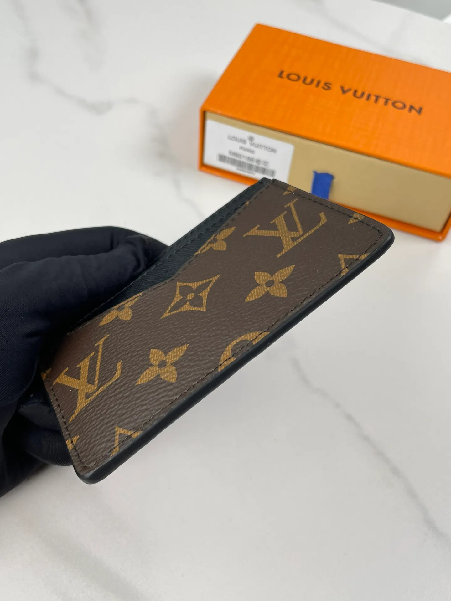 Factory price 180 🇫🇷Exclusive real shot of overseas original M60166 presbyopia! The Neo card holder in Monogram Macassar canvas is the perfect way to carry important cards. Leather trimmings enhance the classic Louis Vuitton pattern. Size: 11×7cm