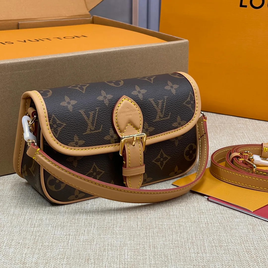 [Upgraded version] P460💰Upgraded version comes with a full set of gift boxes🎁Model M83298 new size mini 19*10cm. L’s Diane baguette handbags and baguette bags are so beautiful/easy to carry! The leather and color are good, and it comes with two shoulder straps. It’s sweet and salty! Search 🔍 Lv baguette