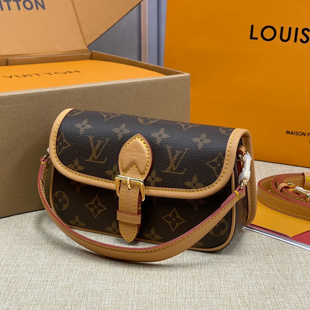 [Upgraded version] P460💰Upgraded version comes with a full set of gift boxes🎁Model M83298 new size mini 19*10cm. L’s Diane baguette handbags and baguette bags are so beautiful/easy to carry! The leather and color are good, and it comes with two shoulder straps. It’s sweet and salty! Search 🔍 Lv baguette