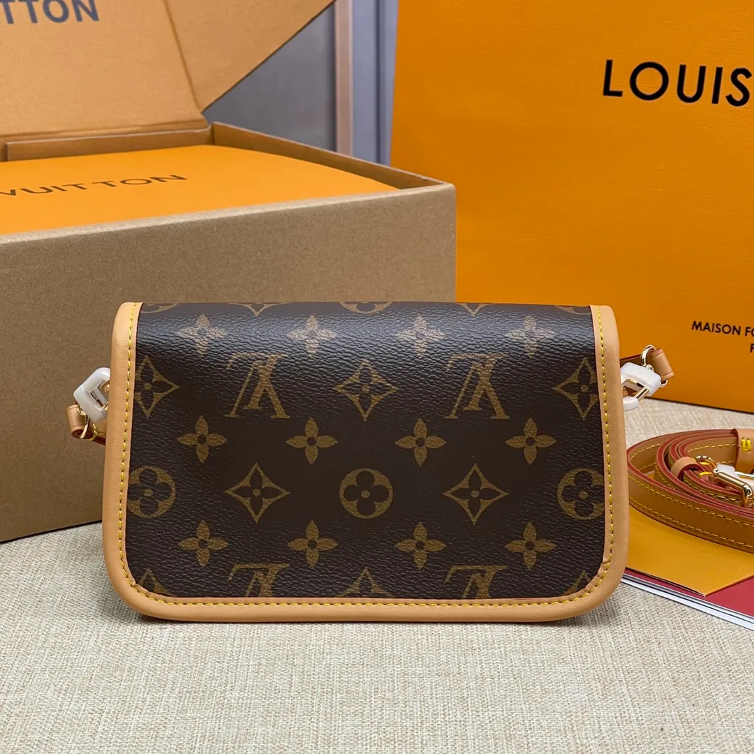 [Upgraded version] P460💰Upgraded version comes with a full set of gift boxes🎁Model M83298 new size mini 19*10cm. L’s Diane baguette handbags and baguette bags are so beautiful/easy to carry! The leather and color are good, and it comes with two shoulder straps. It’s sweet and salty! Search 🔍 Lv baguette
