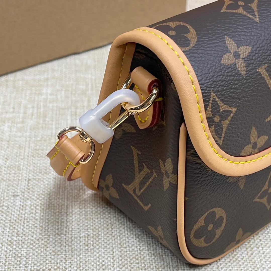 [Upgraded version] P460💰Upgraded version comes with a full set of gift boxes🎁Model M83298 new size mini 19*10cm. L’s Diane baguette handbags and baguette bags are so beautiful/easy to carry! The leather and color are good, and it comes with two shoulder straps. It’s sweet and salty! Search 🔍 Lv baguette